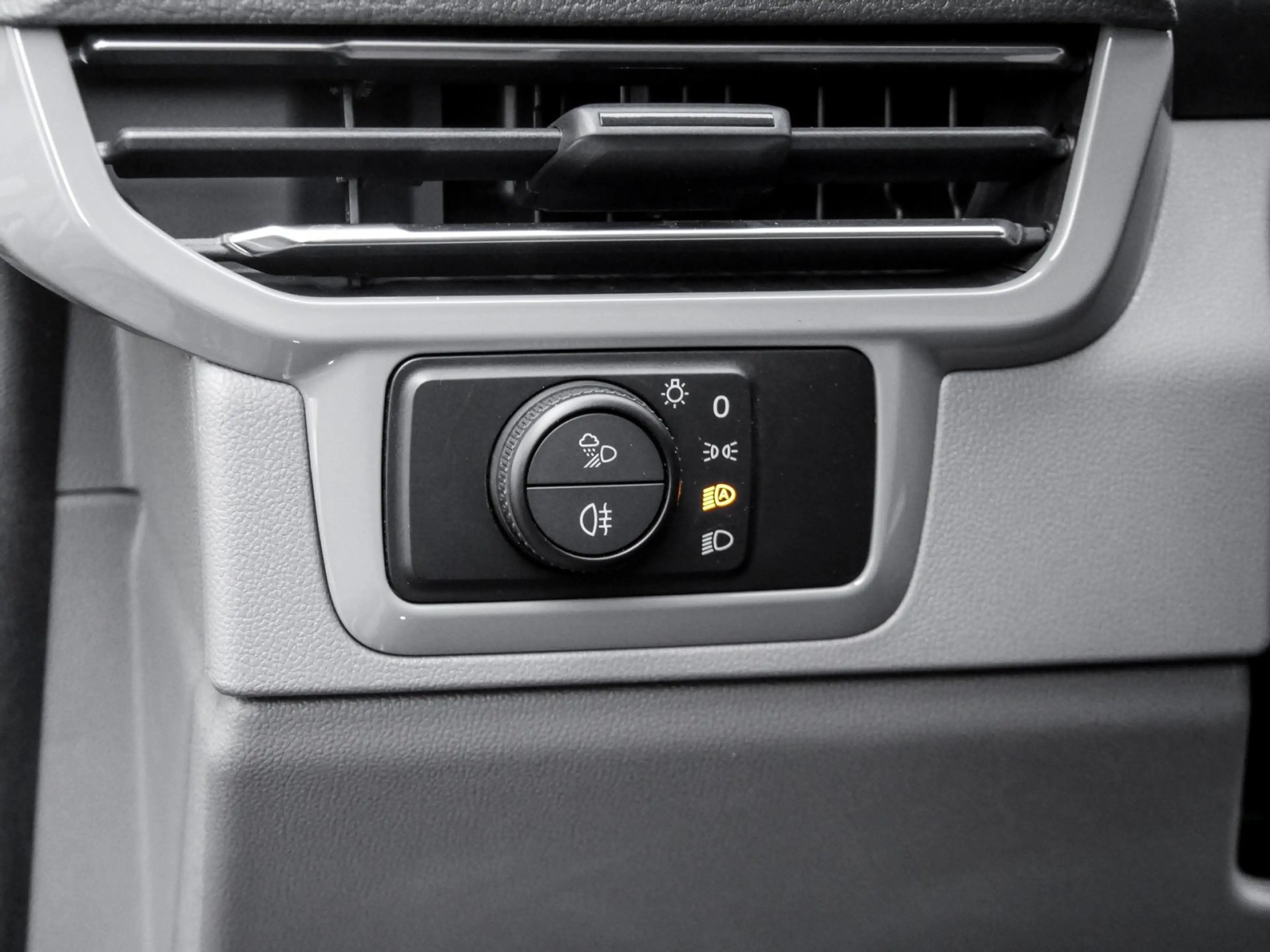 Volkswagen T7 Caravelle e PanAmericana KR LED Navi AHK Pano Keyless 19" — photo 15