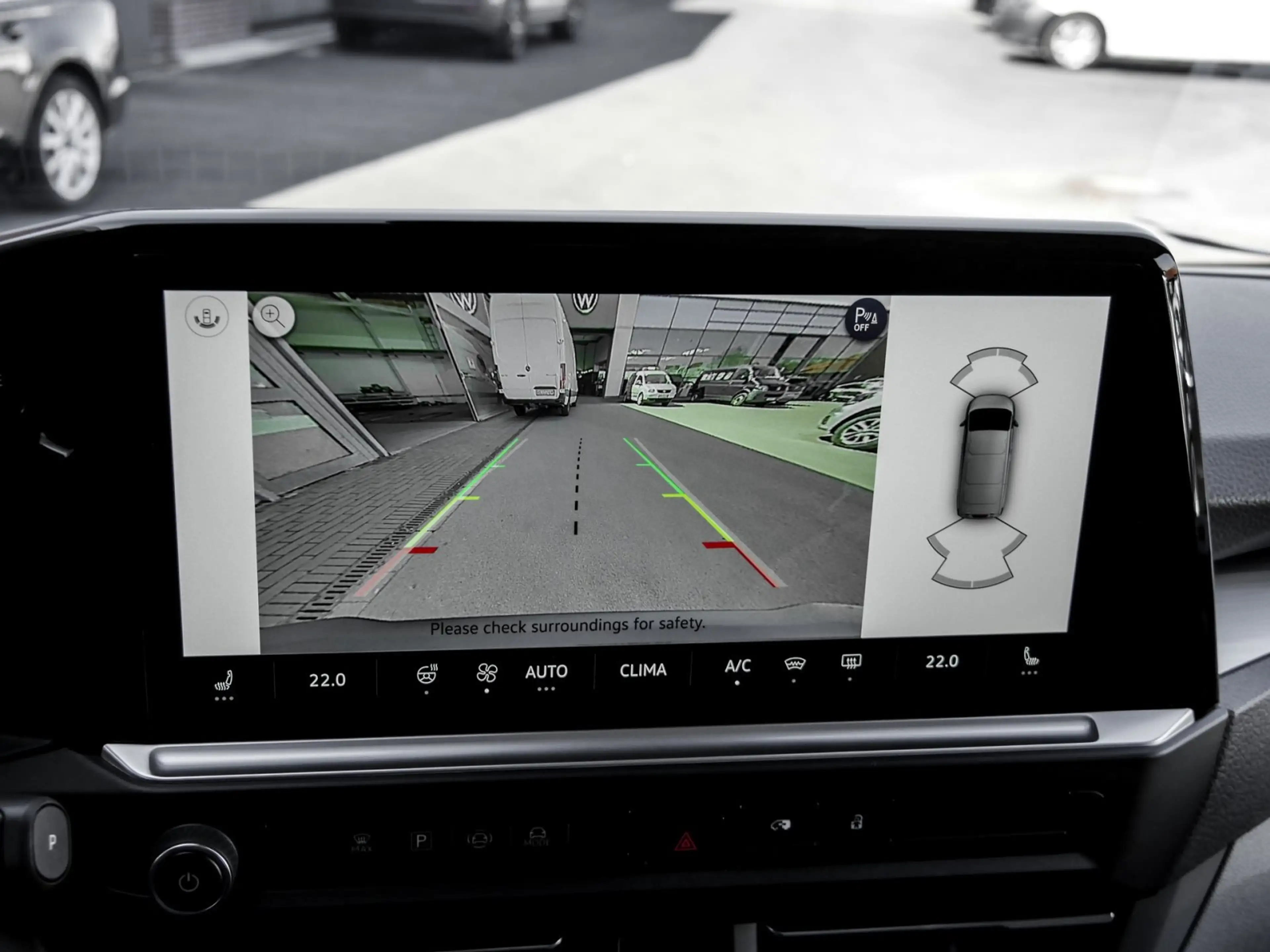 Volkswagen T7 Caravelle e PanAmericana KR LED Navi AHK Pano Keyless 19" — photo 12