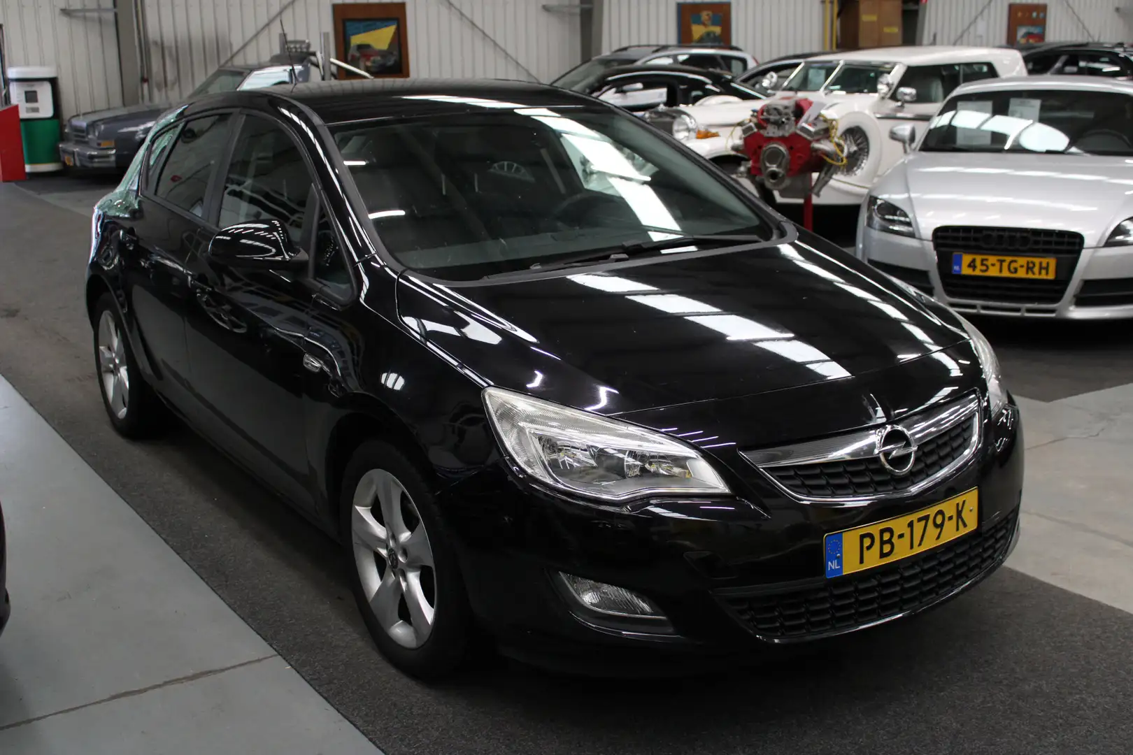 Opel Astra 1.4 Edition Airco, Stuurbekrachtiging Zwart - 2