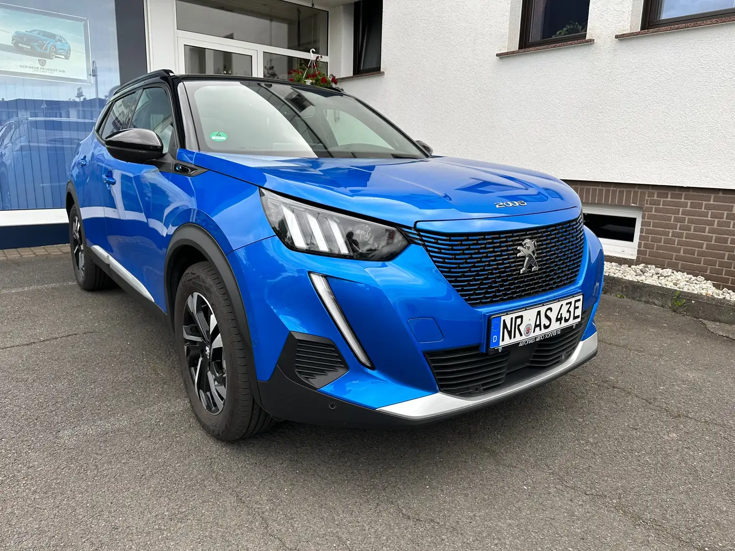 Peugeot 2008 GT Elektro 136 Blau - 2