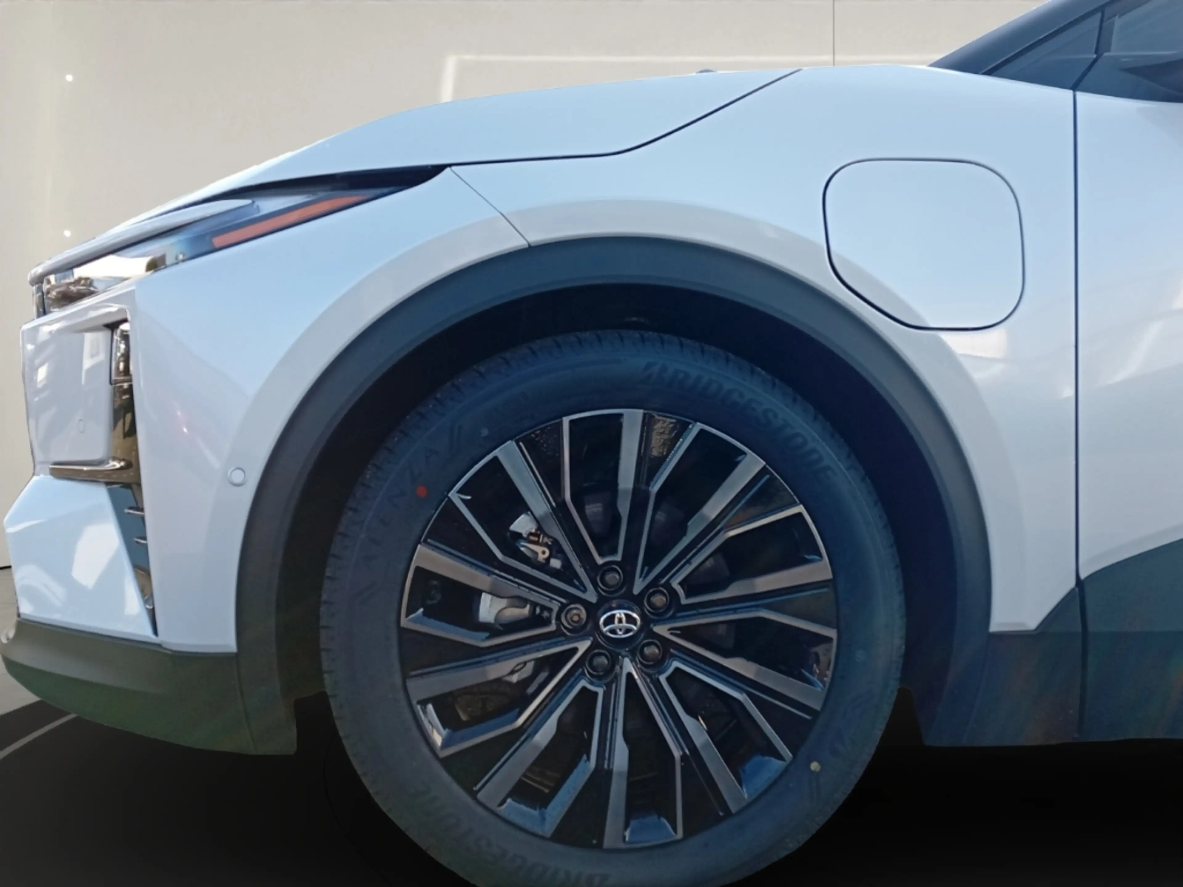 Toyota C-HR+ 4X4+LOUNGE+SKY&SOUND-P+E-PÄRMIE 6000€ — photo 8