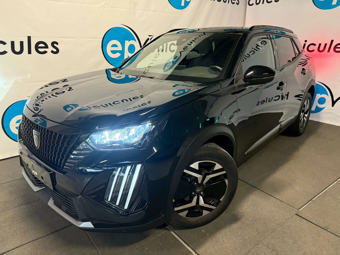 Peugeot 2008 1.2 PURETECH 100 ALLURE Noir - 1