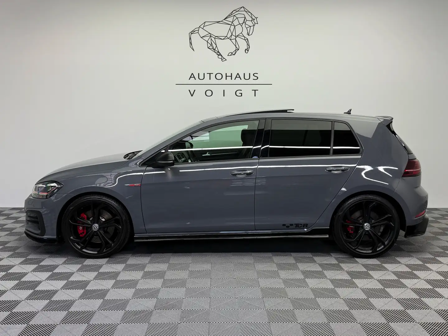 Volkswagen Golf GTI TCR|1.Hand|Akrapovic|Pano|Kamera|ACC|DCC Grijs - 1