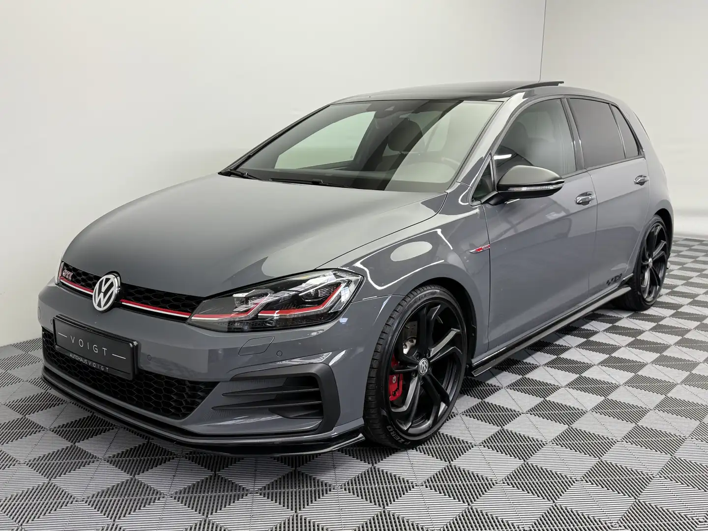 Volkswagen Golf GTI TCR|1.Hand|Akrapovic|Pano|Kamera|ACC|DCC Grijs - 2