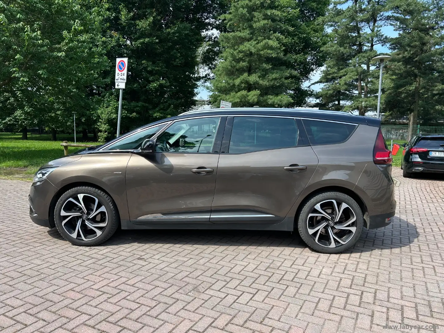 Renault Grand Scenic dCi 8V 110 CV EDC Energy Bose Bronze - 2