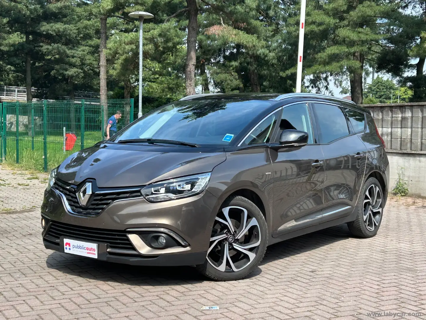 Renault Grand Scenic dCi 8V 110 CV EDC Energy Bose Bronce - 1