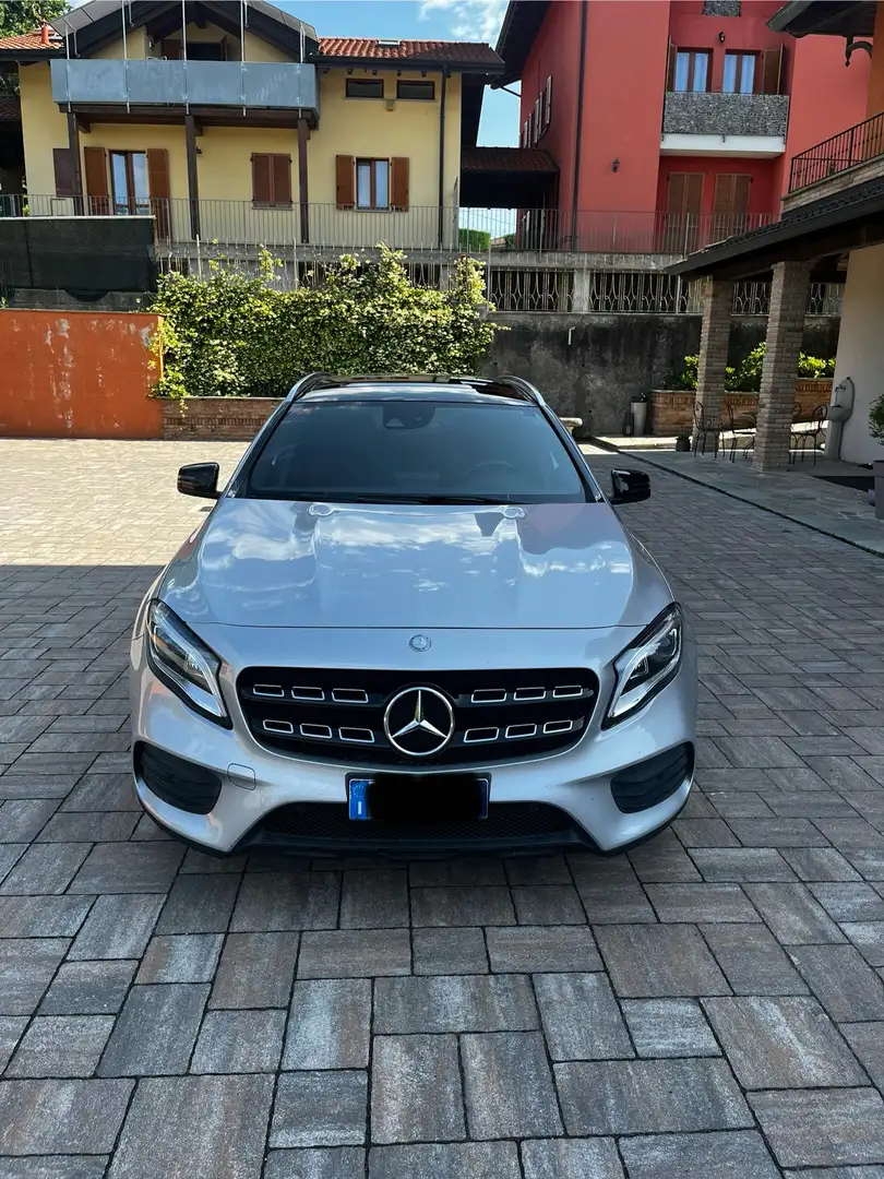 Mercedes-Benz GLA 200 d Premium 4matic AMG line - 1