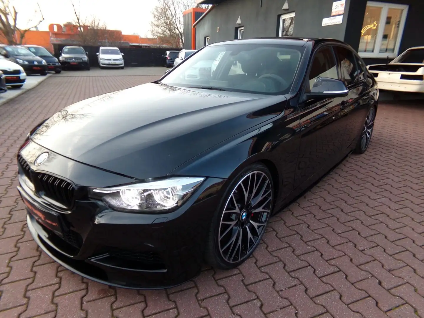 BMW 330 i xDrive Sport Line, Sportpaket Schwarz - 2