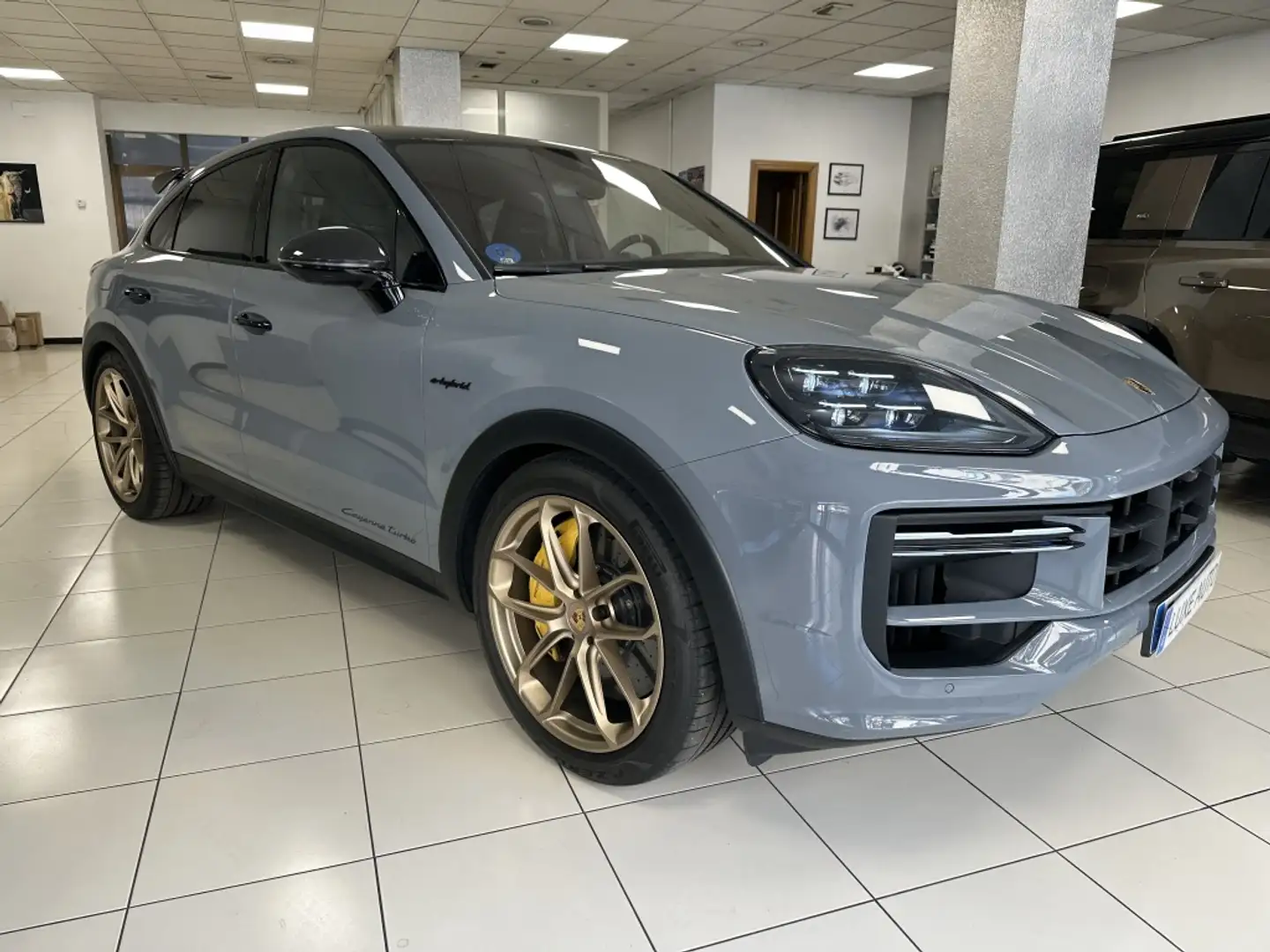Porsche Cayenne Coupé E-Hybrid Turbo GT Aut. Gris - 2