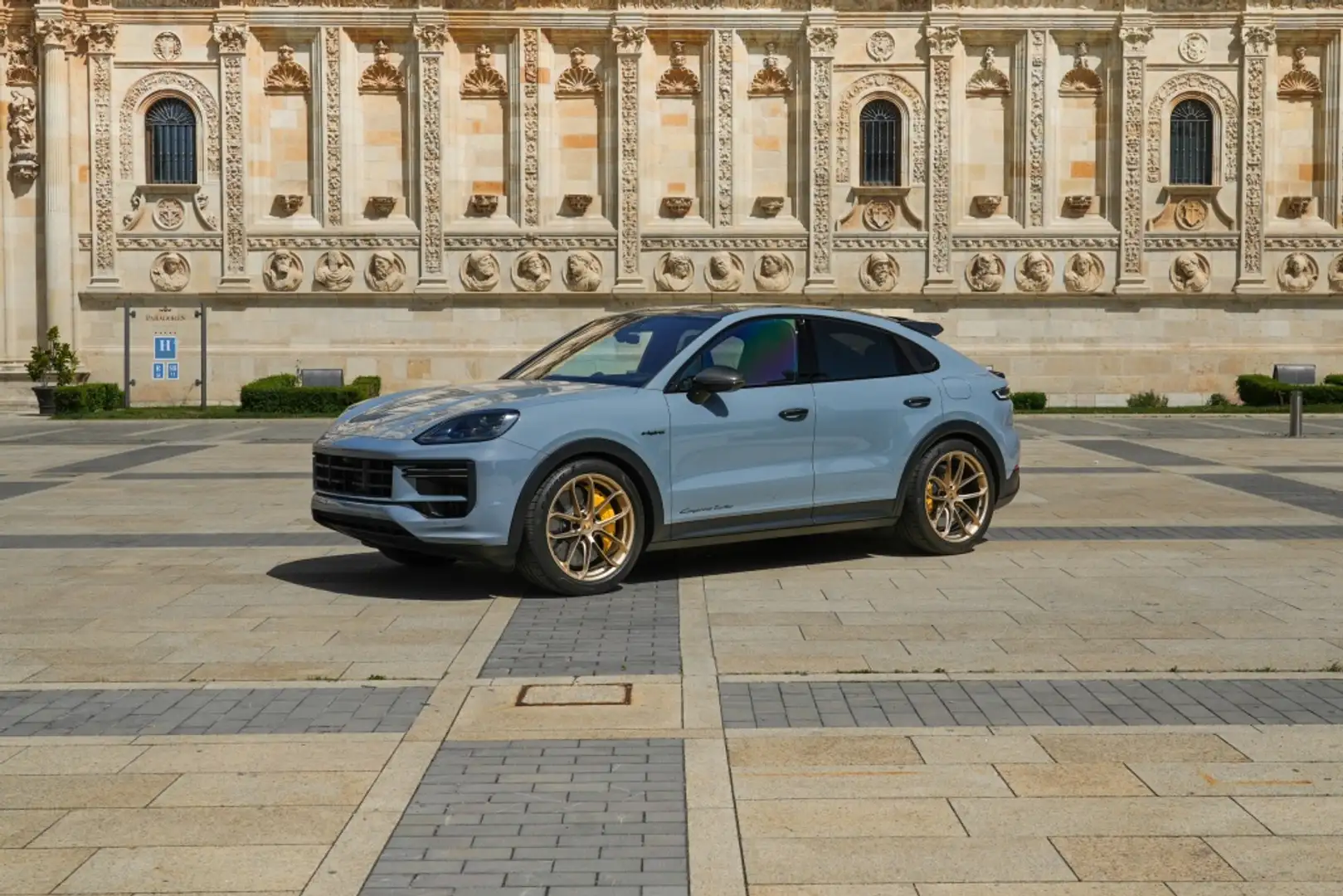 Porsche Cayenne Coupé E-Hybrid Turbo GT Aut. Gris - 1