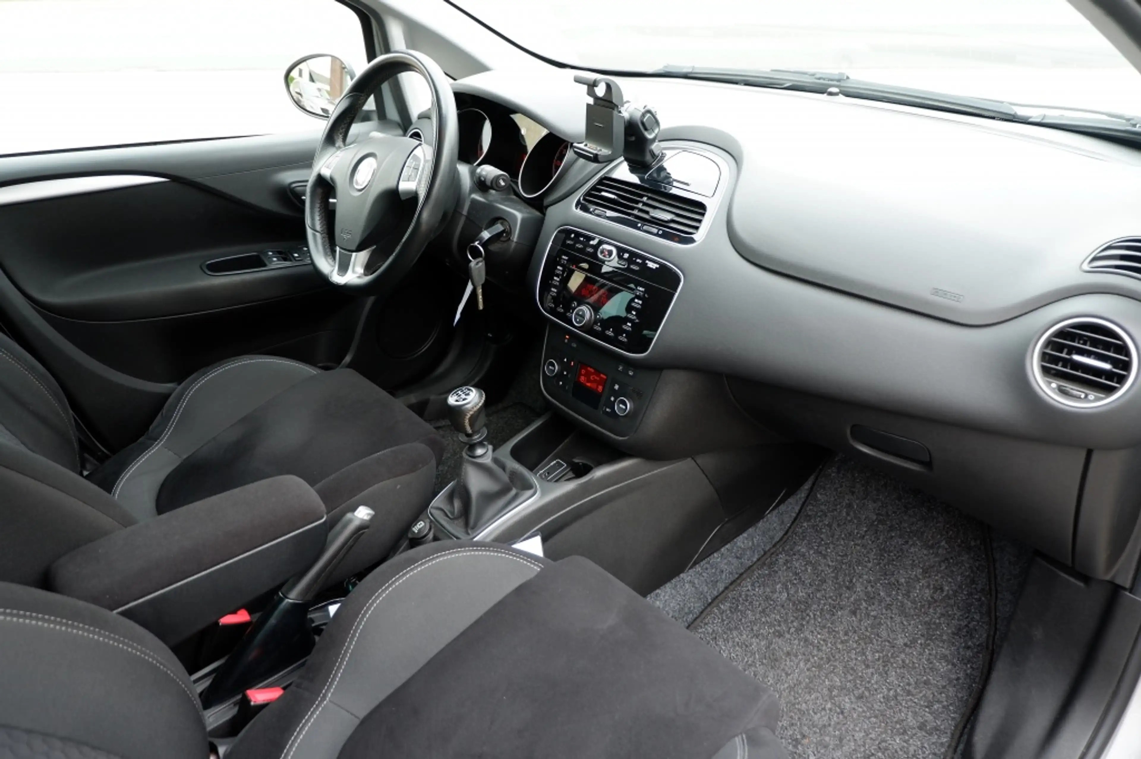 Fiat Punto Evo 0.9 TwinAir Lounge / INCL. 12mnd BOVAG / 1e eigena — photo 11