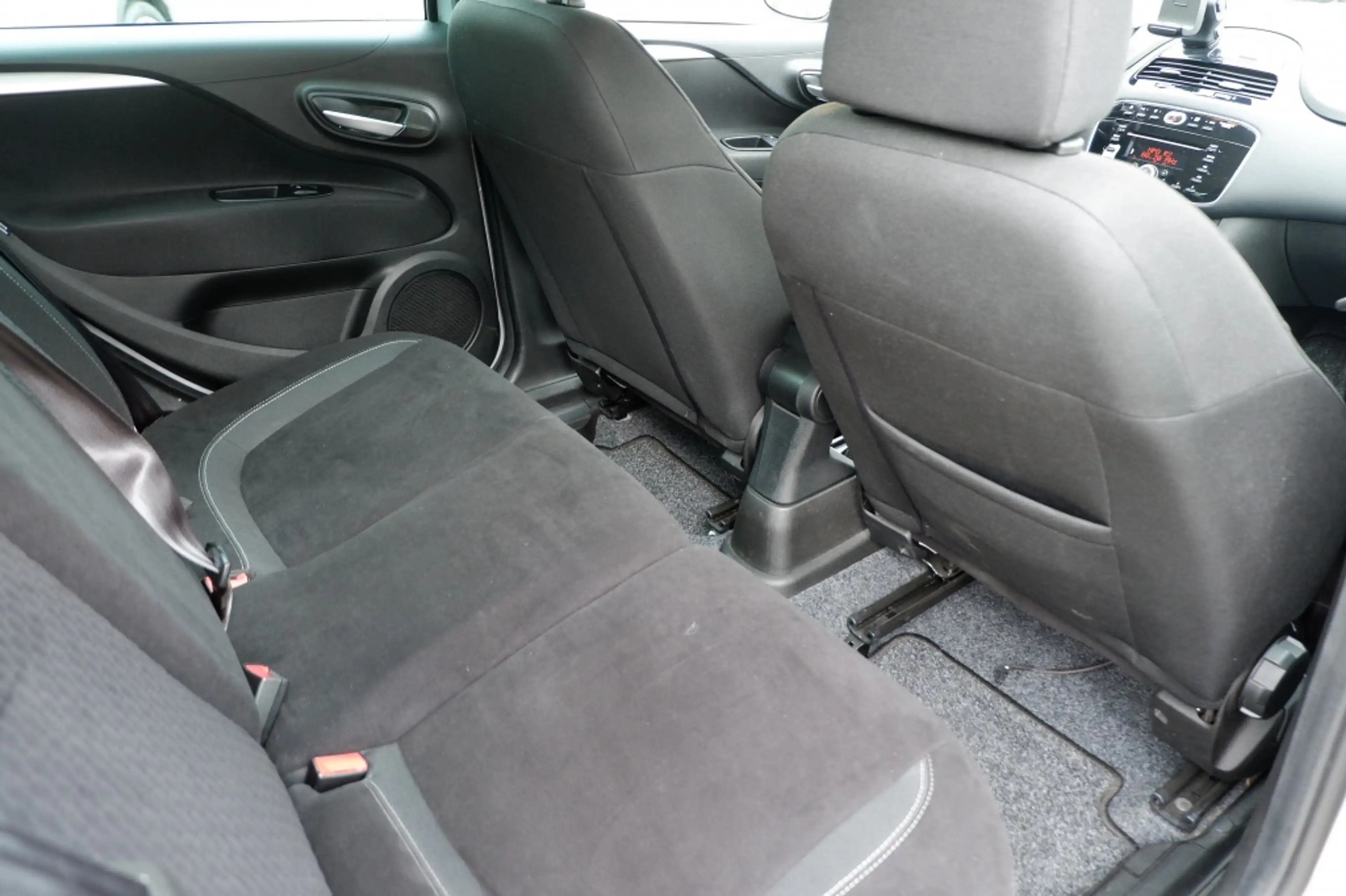 Fiat Punto Evo 0.9 TwinAir Lounge / INCL. 12mnd BOVAG / 1e eigena — photo 13