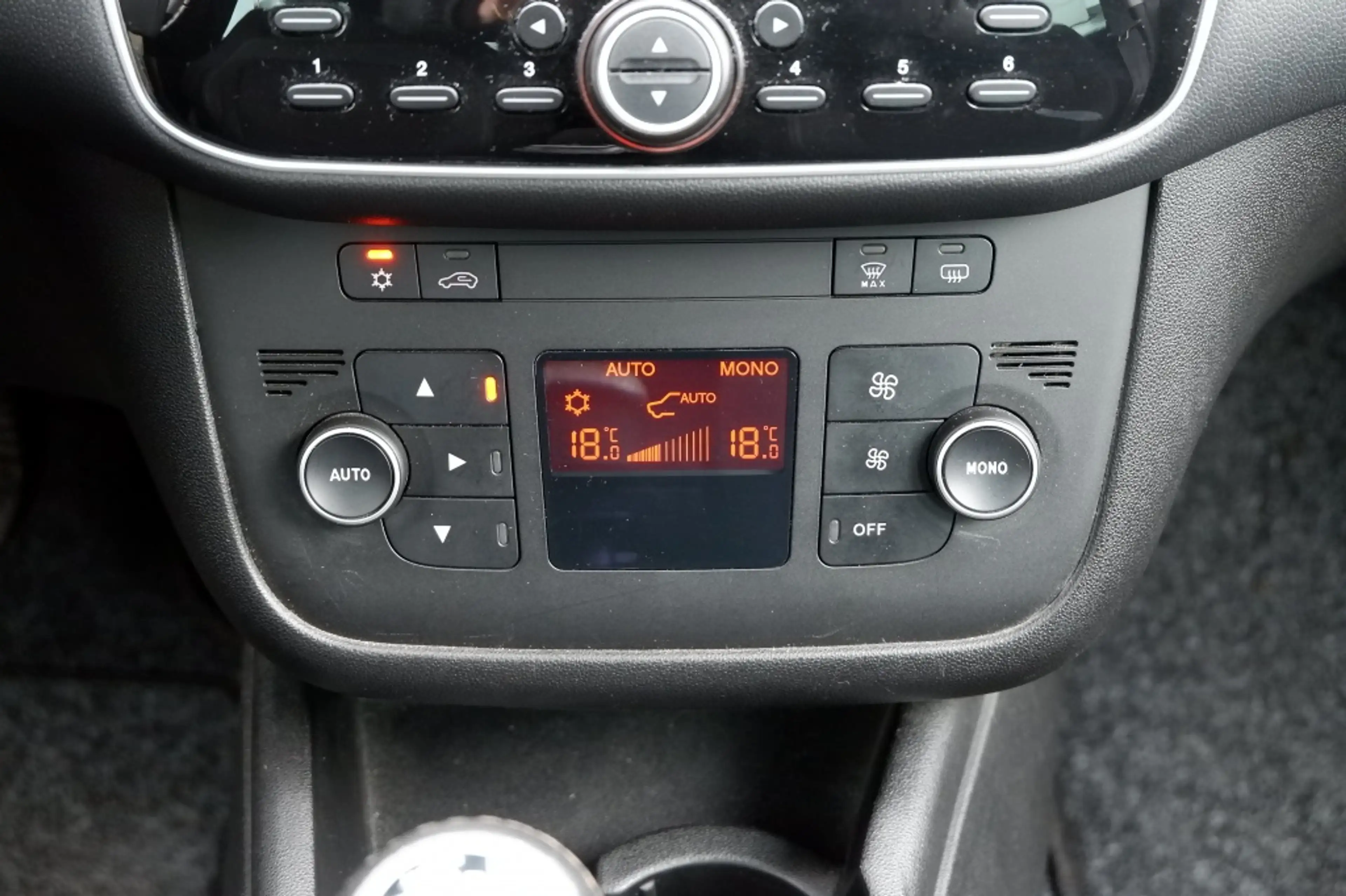 Fiat Punto Evo 0.9 TwinAir Lounge / INCL. 12mnd BOVAG / 1e eigena — photo 20