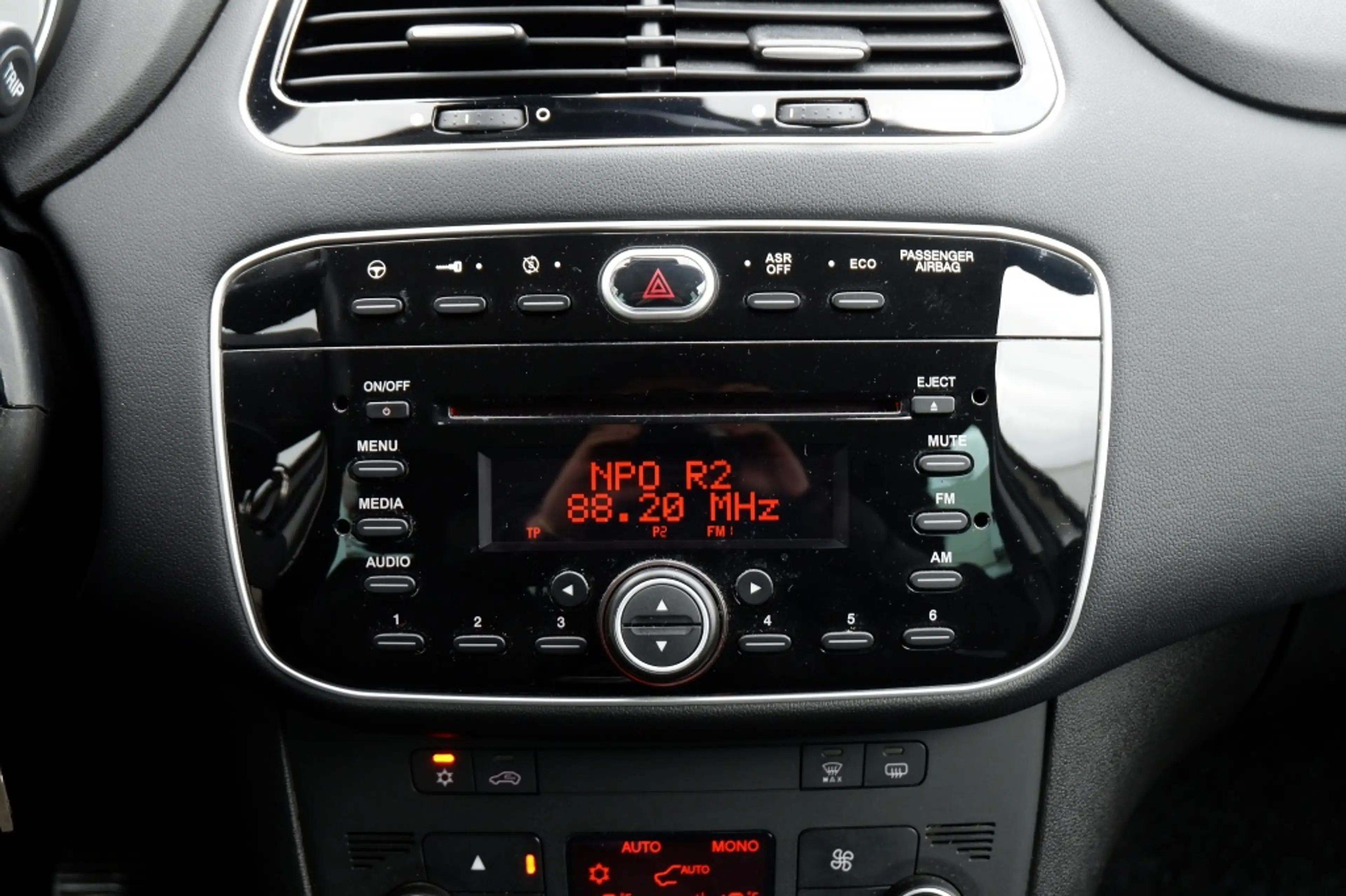Fiat Punto Evo 0.9 TwinAir Lounge / INCL. 12mnd BOVAG / 1e eigena — photo 19