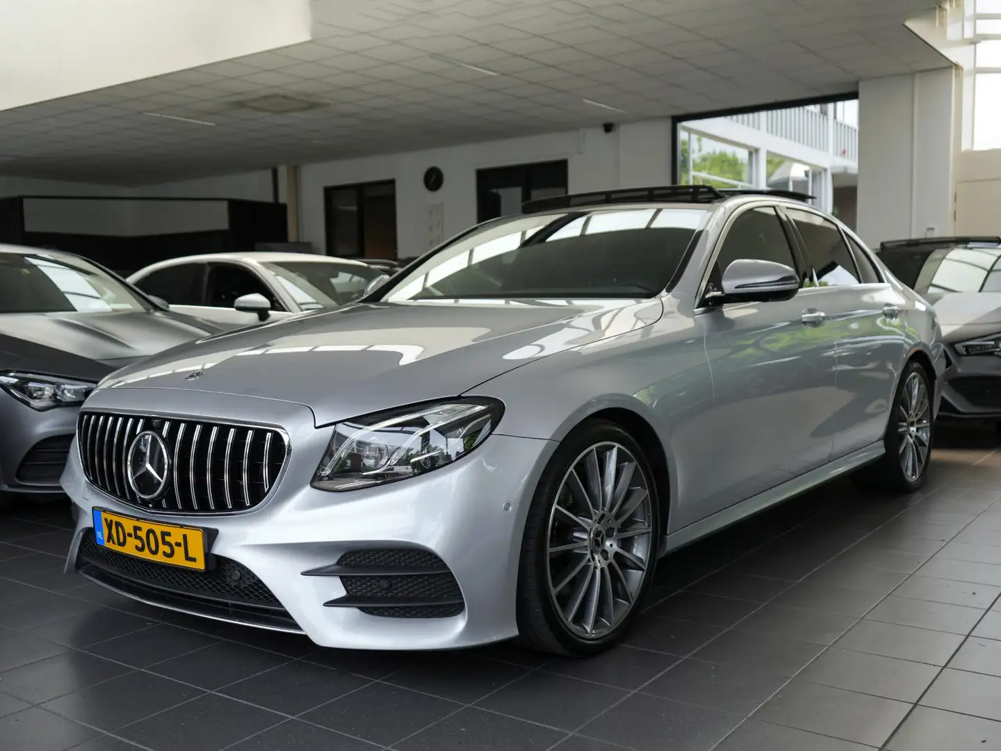 Mercedes-Benz E 220 d AMG | PANO | SFEER | 360° CAMERA | CRUISE Gris - 1