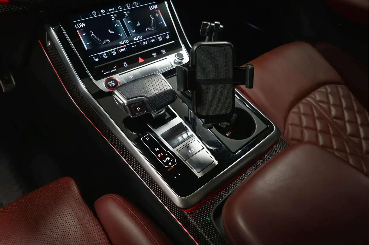 Audi SQ8 снимка Audi SQ8