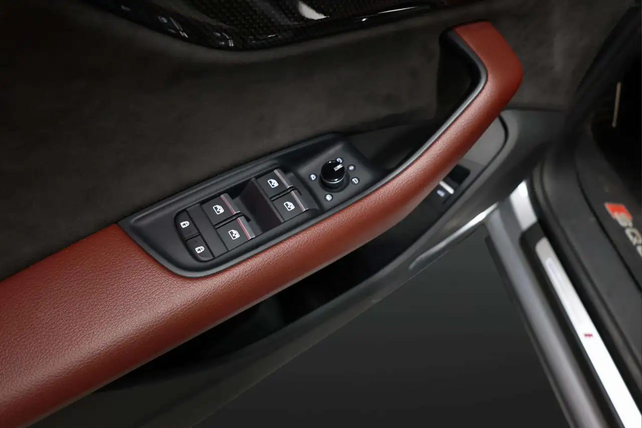 Audi SQ8 снимка Audi SQ8