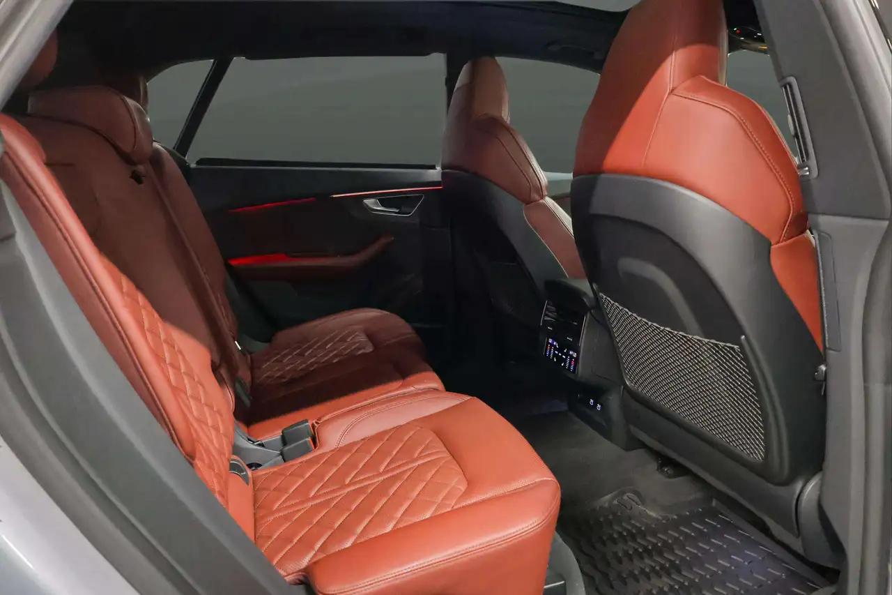 Audi SQ8 снимка Audi SQ8
