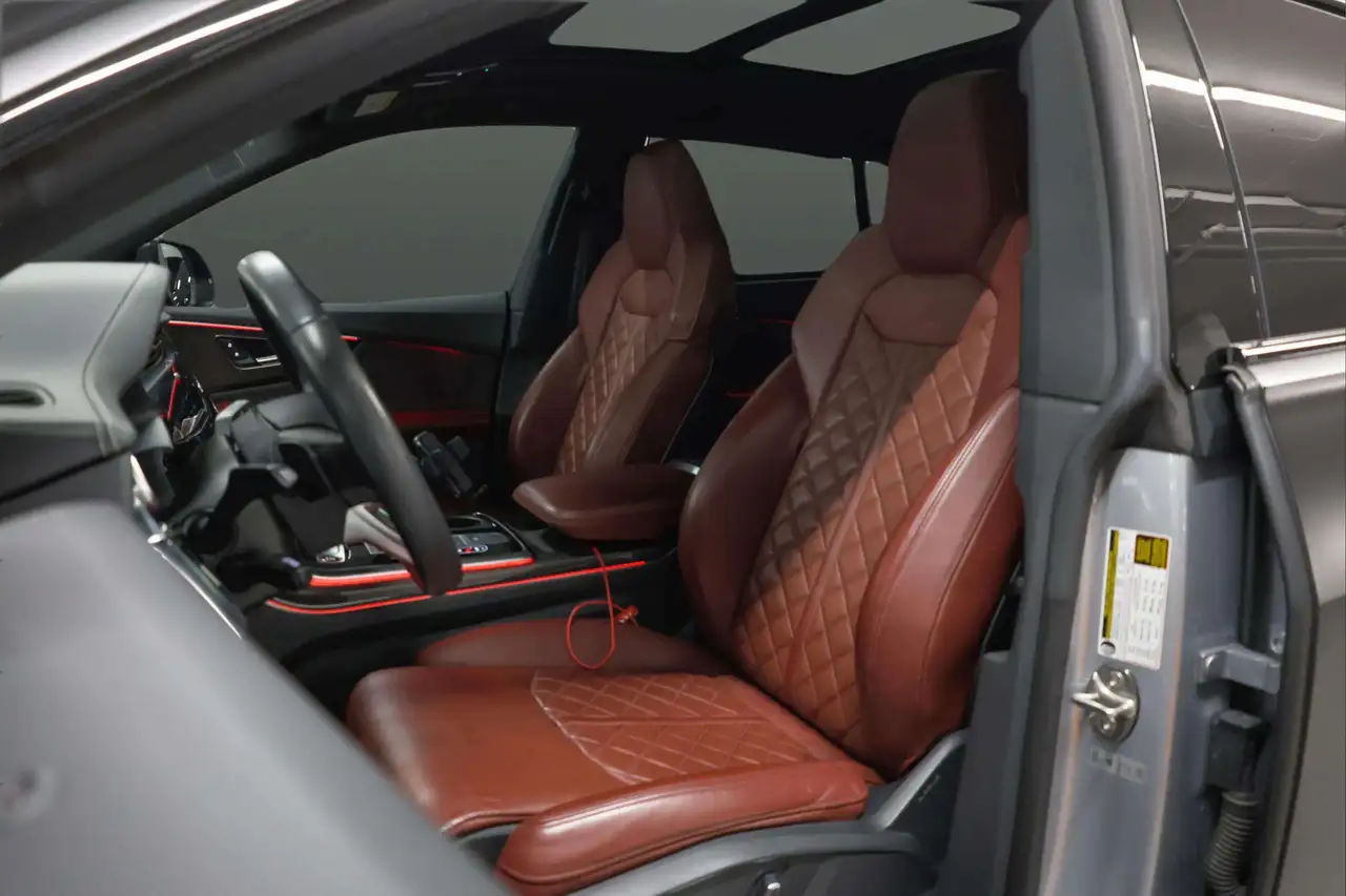 Audi SQ8 снимка Audi SQ8