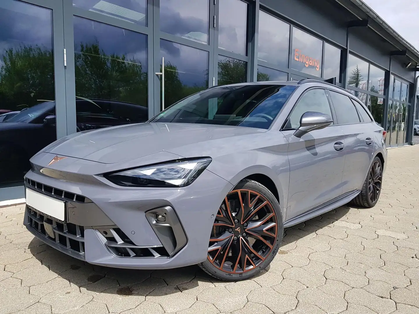 CUPRA Leon Sportstourer ST VZ Facelift 2,0TSI 4Drive DSG 2... Grau - 1