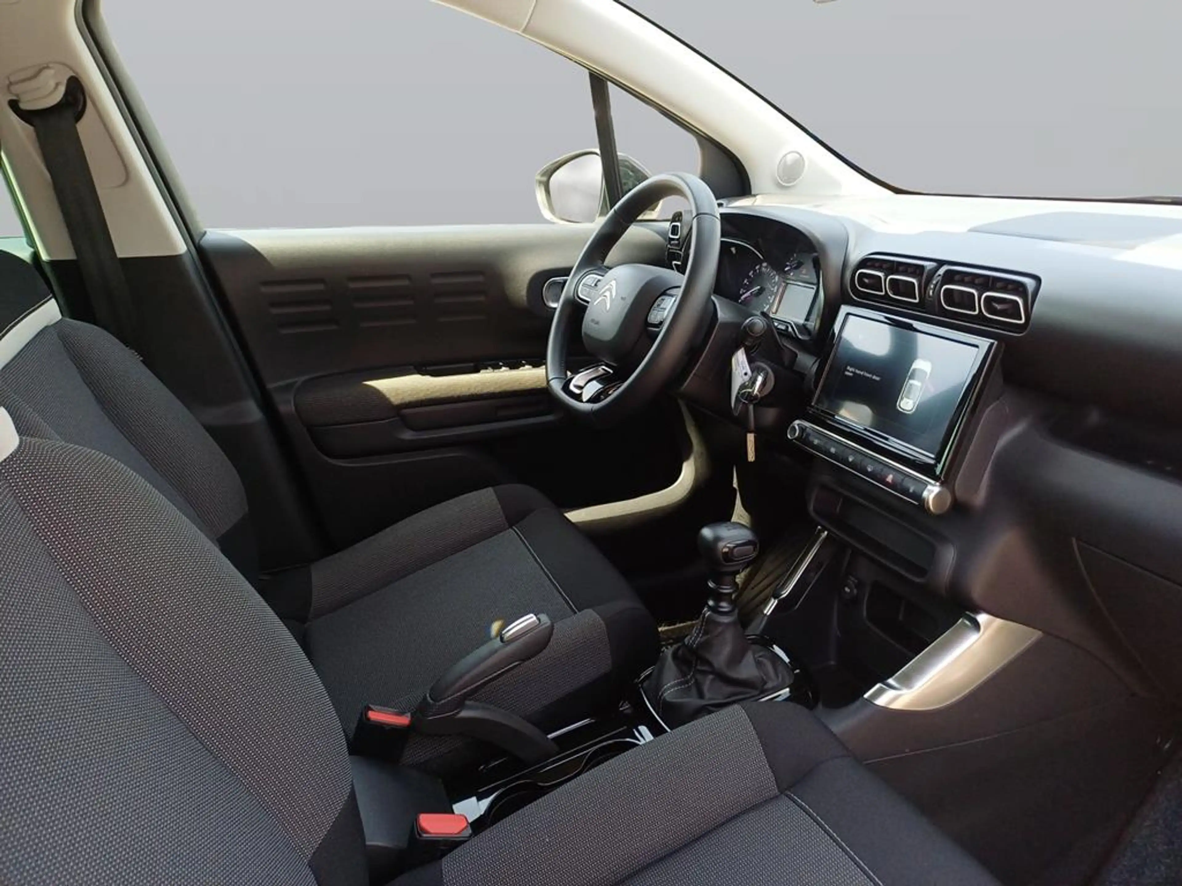 Citroen C3 Aircross PureTech 110 S&S Shine — photo 11