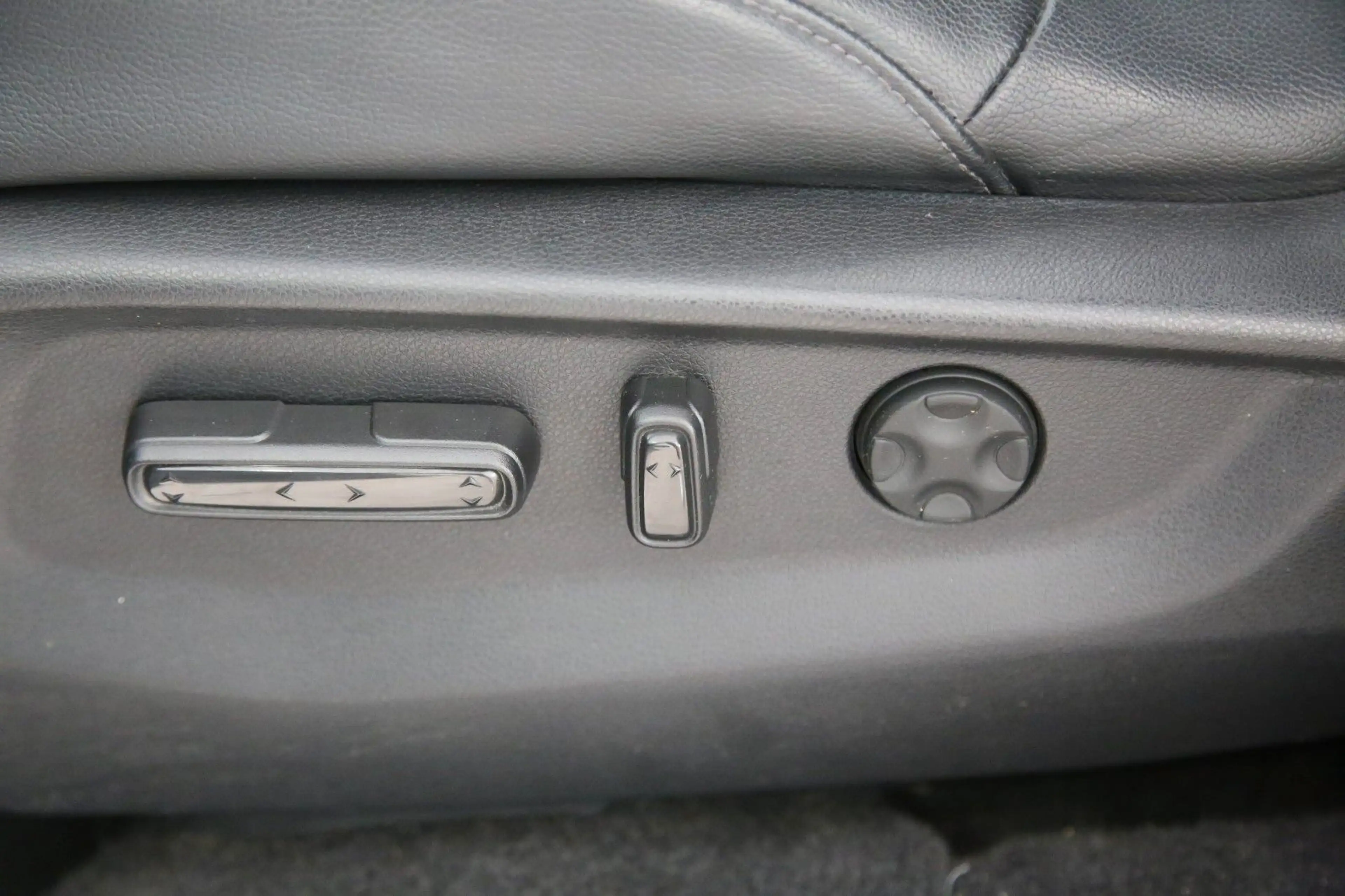 Honda CR-V 2.0 HYBRID 4WD Executive AZV RFK Pano HUD — photo 18