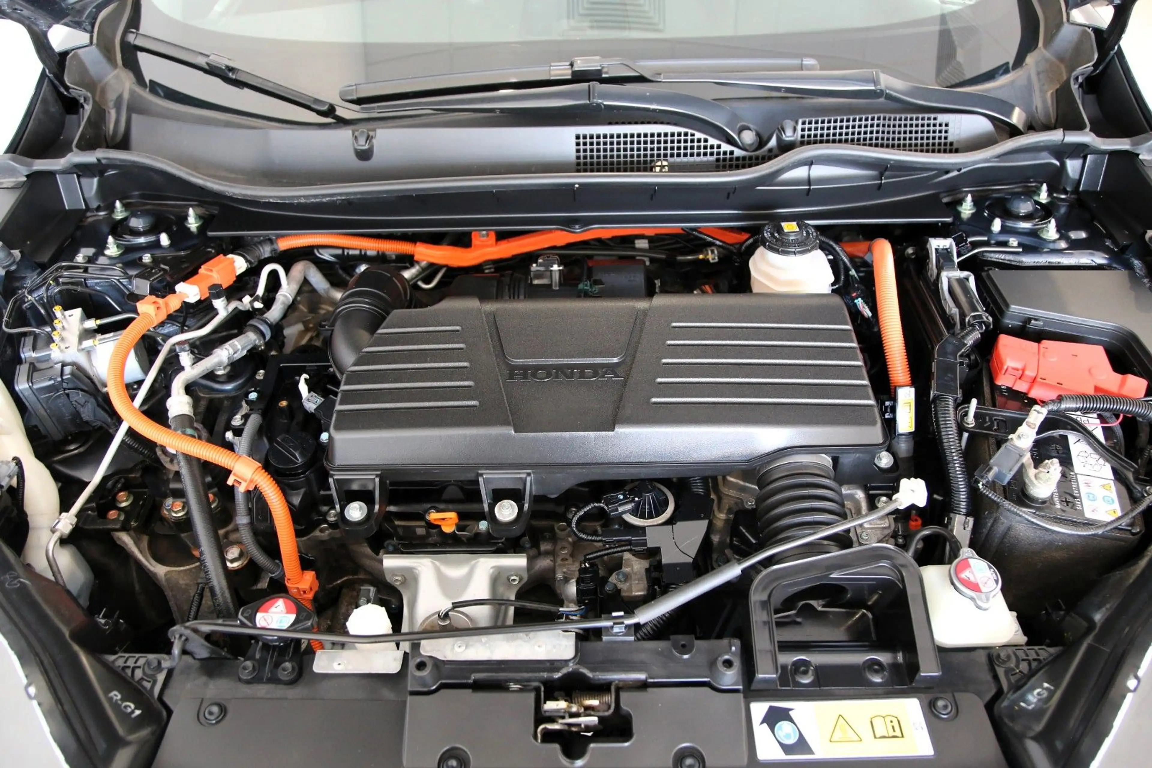 Honda CR-V 2.0 HYBRID 4WD Executive AZV RFK Pano HUD — photo 33