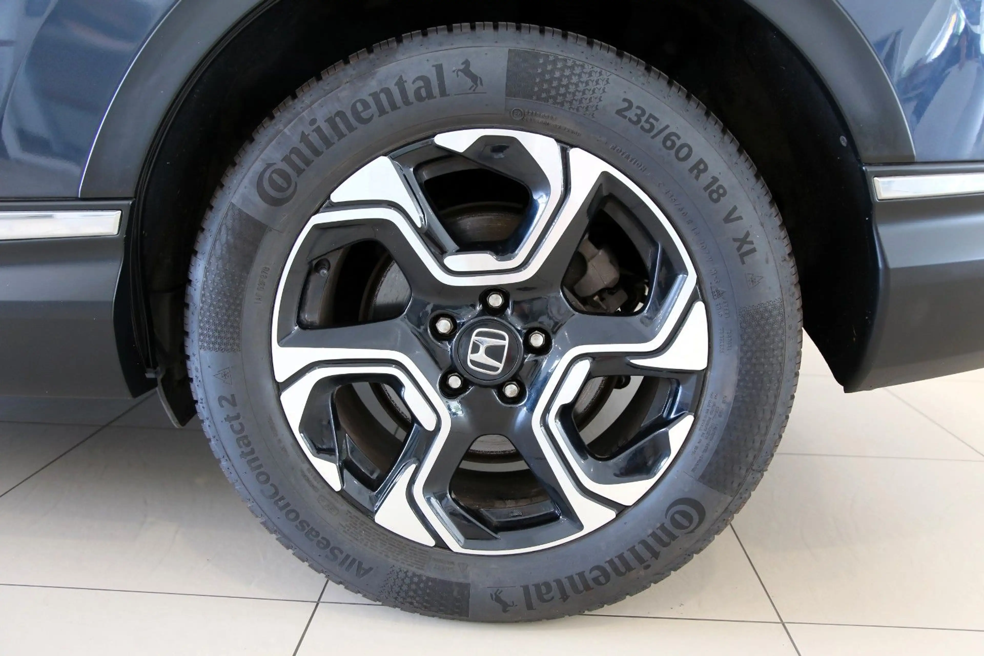 Honda CR-V 2.0 HYBRID 4WD Executive AZV RFK Pano HUD — photo 4