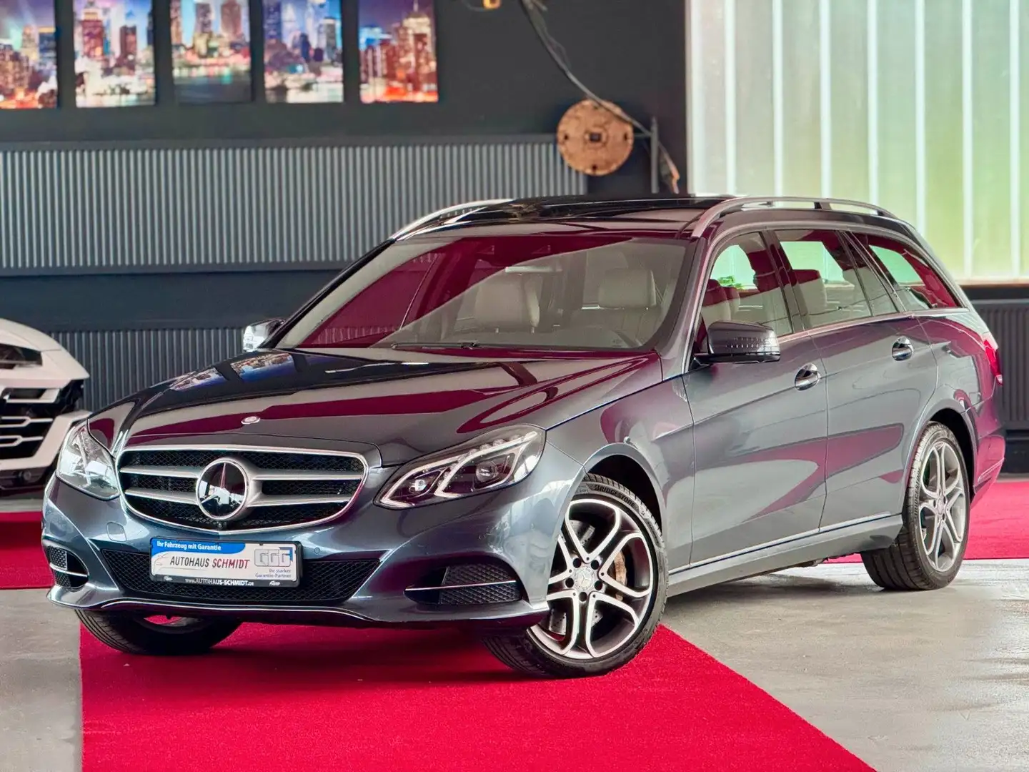 Mercedes-Benz E 500 T 4Matic Distronic Airmatic Pano 360° Grau - 1