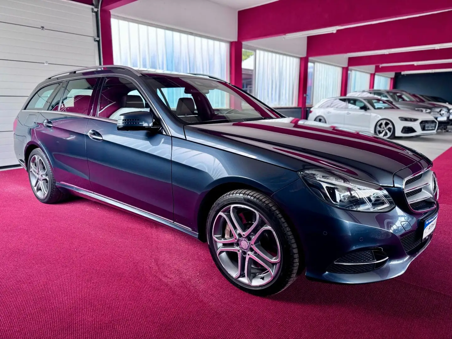 Mercedes-Benz E 500 T 4Matic Distronic Airmatic Pano 360° Grau - 2