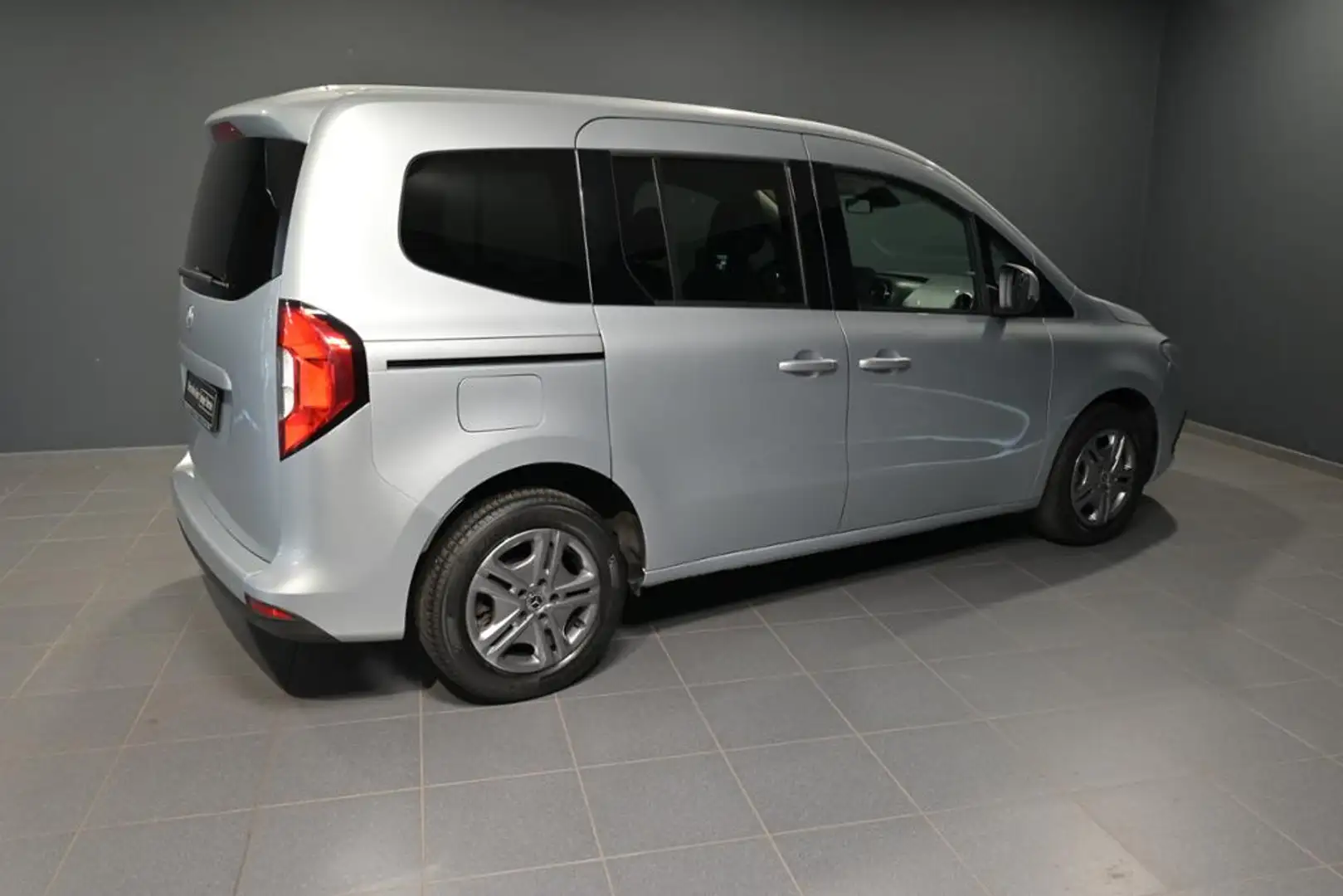 Mercedes-Benz T-Class T 180 STYLE STYLE/MBUX/TEMPOMAT/KAMERA/SHZ Silber - 2