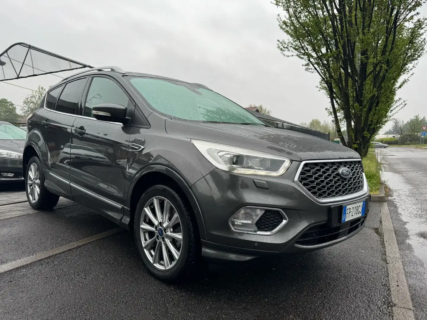 Ford Kuga 2.0 tdci Vignale 4wd 163cv auto Grigio - 1