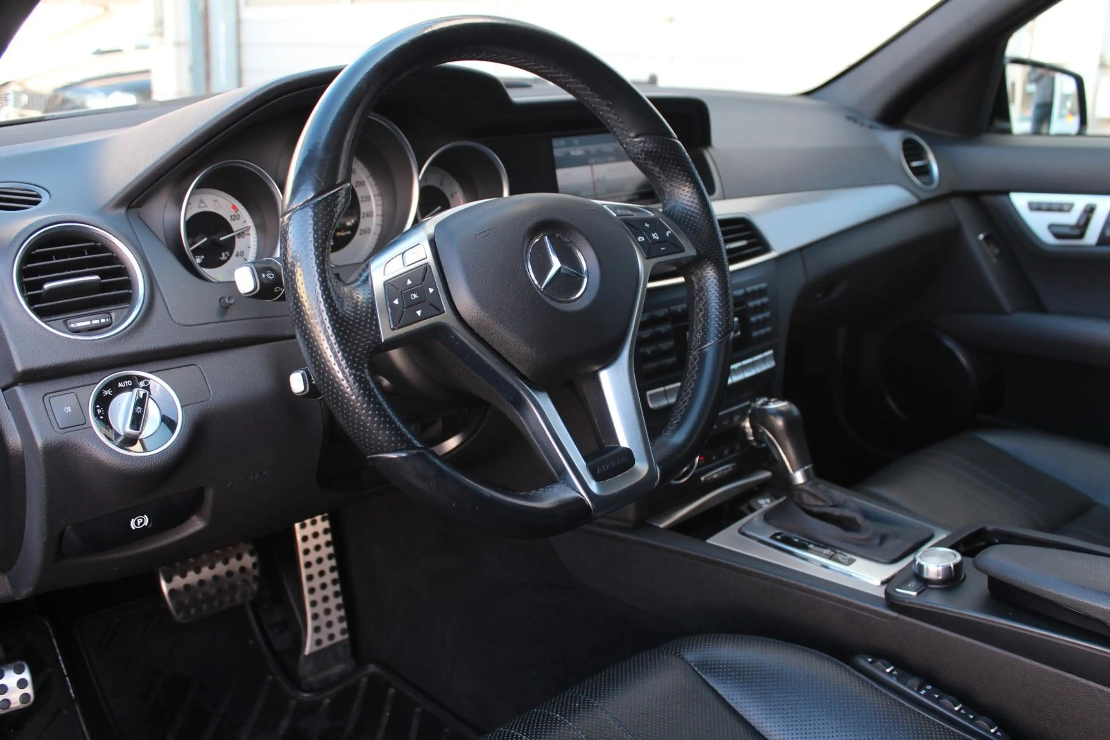 Mercedes-Benz C 350 T CGI AMG-Line*Bi-Xenon*S-Dach*Distronic — photo 10