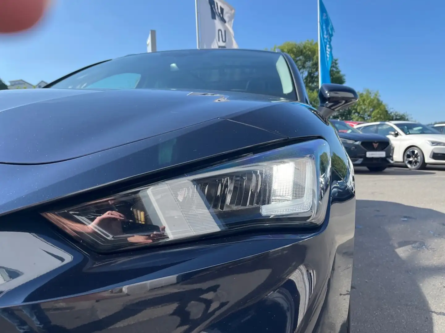 SEAT Leon ST 1,5eTSI Xcellence Blau - 2