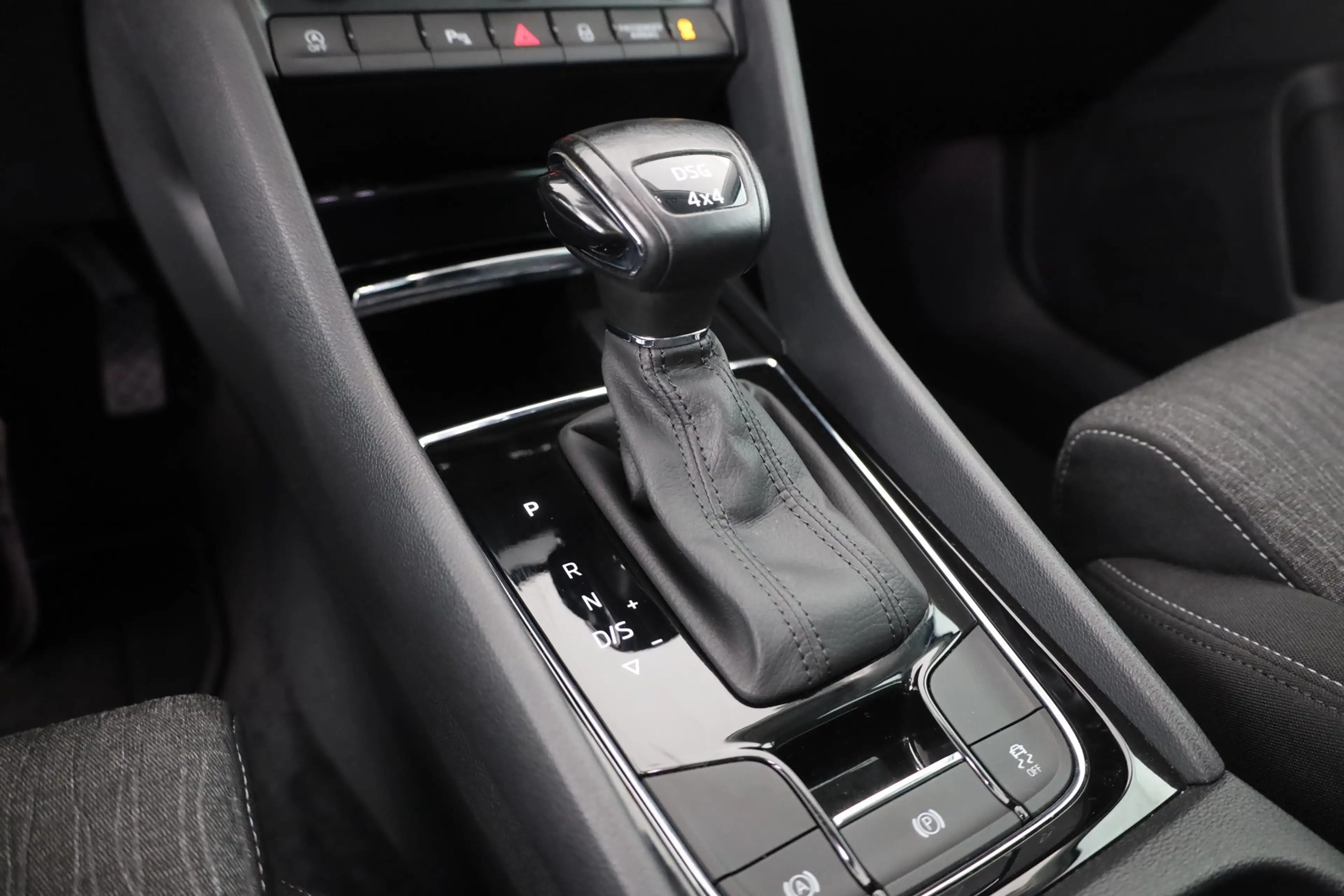 Skoda Karoq 2.0 TDI 4x4 Style DSG LED Navi ACC AHK DAB — photo 14