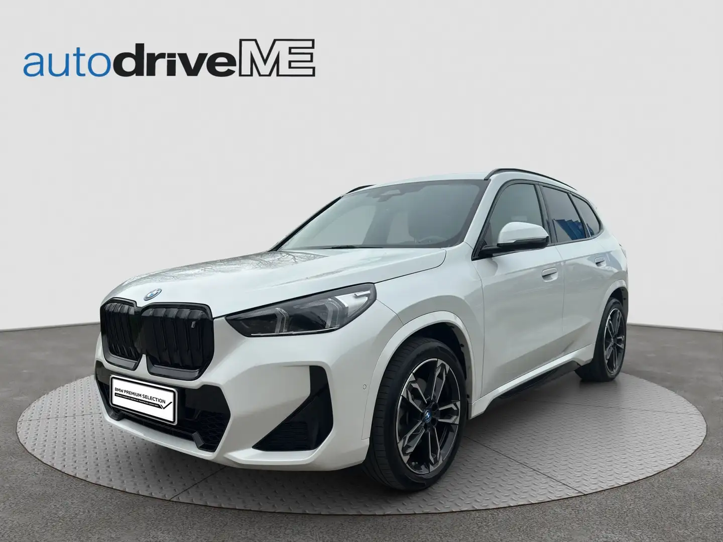 BMW iX1 xDrive 30 M-Sport xDrive DESIGN KAM LED Pano Weiß - 1