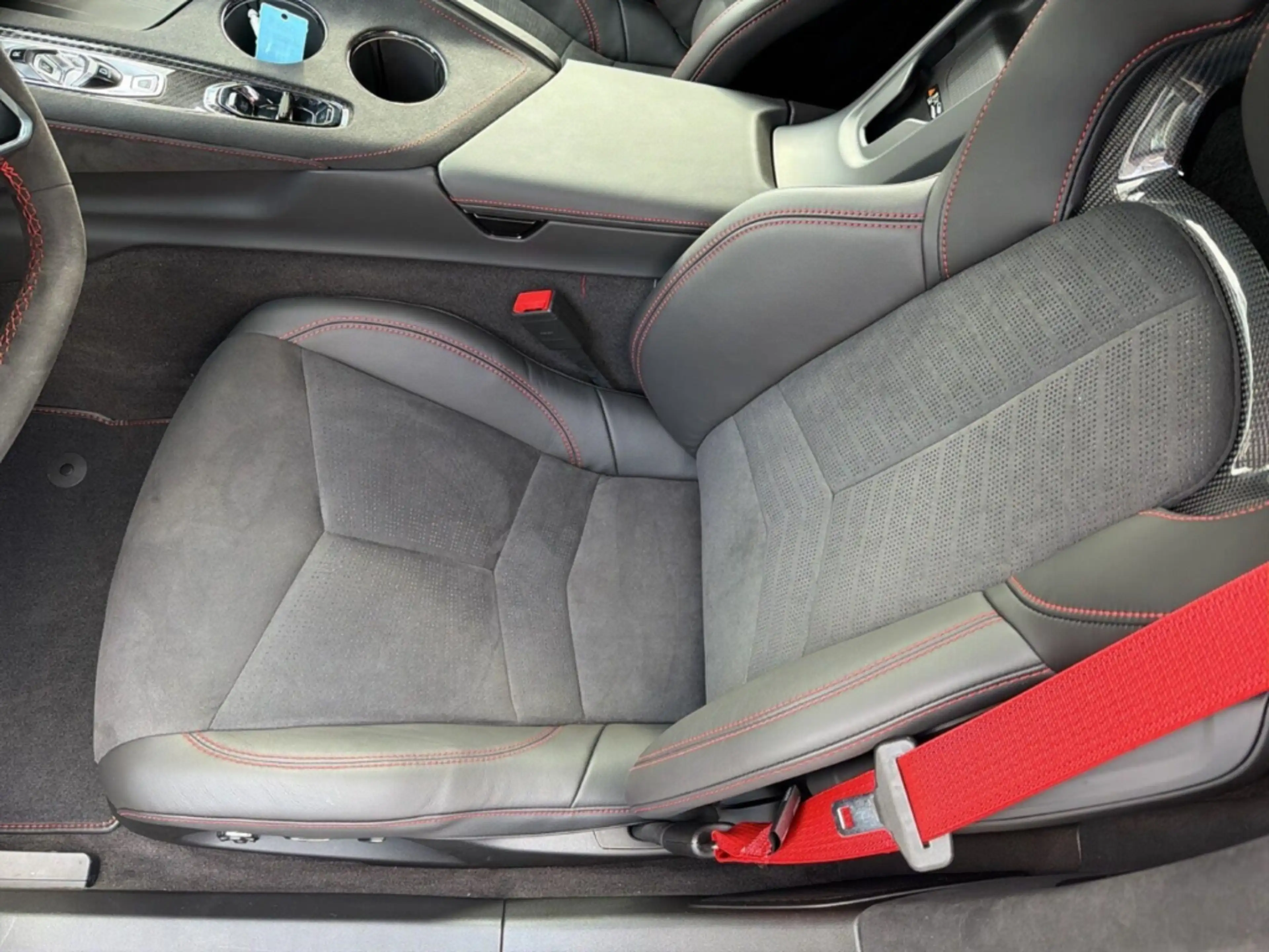 Corvette C8 Coupe 6.2 V8 MY26 3LT Facelift — photo 10
