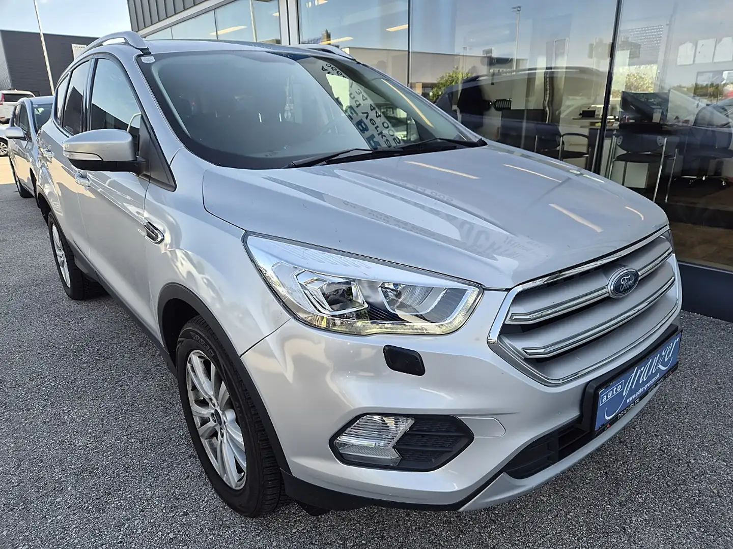 Ford Kuga 1,5 EcoBoost Trend Start/Stop Grau - 2