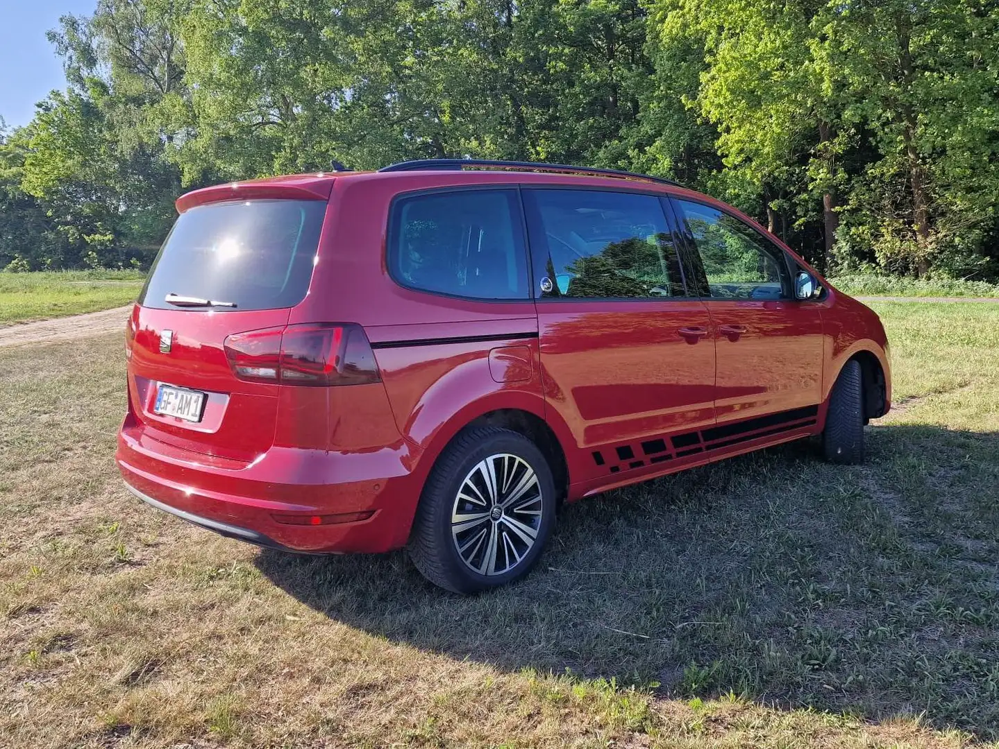 SEAT Alhambra TSI DSG 20th Anniversary 7 Sitz Panorama AHK Xenon Rood - 2