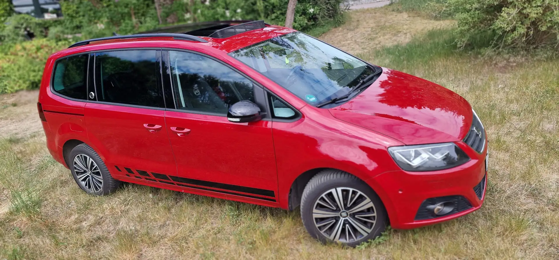 SEAT Alhambra TSI DSG 20th Anniversary 7 Sitz Panorama AHK Xenon Rood - 1