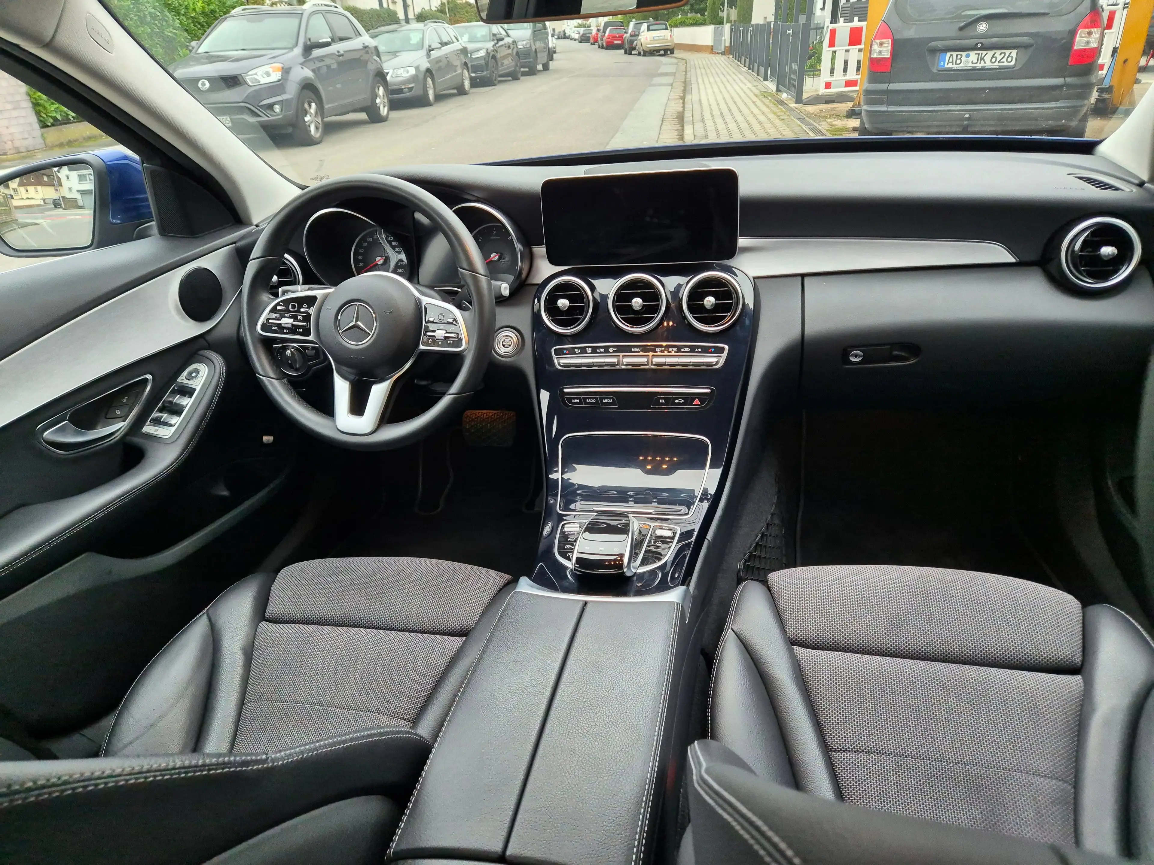 Mercedes-Benz C 220 C-Klasse Diesel d 9G-TRONIC AMG Line aus 1 Hand — photo 12