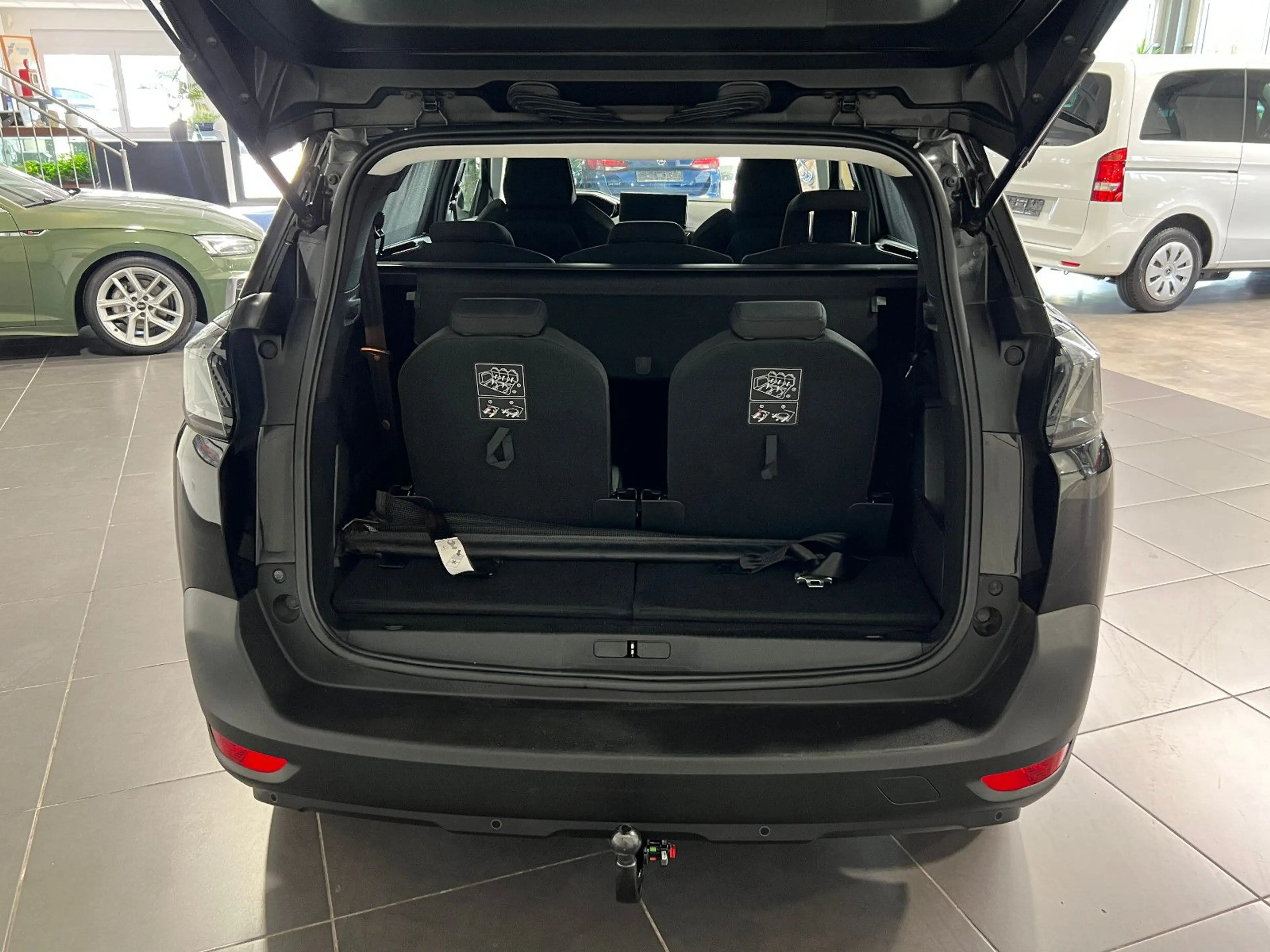 Peugeot 5008 Active Pack 1.2 7-Sitz*Navi*LED*Kamera* — photo 7