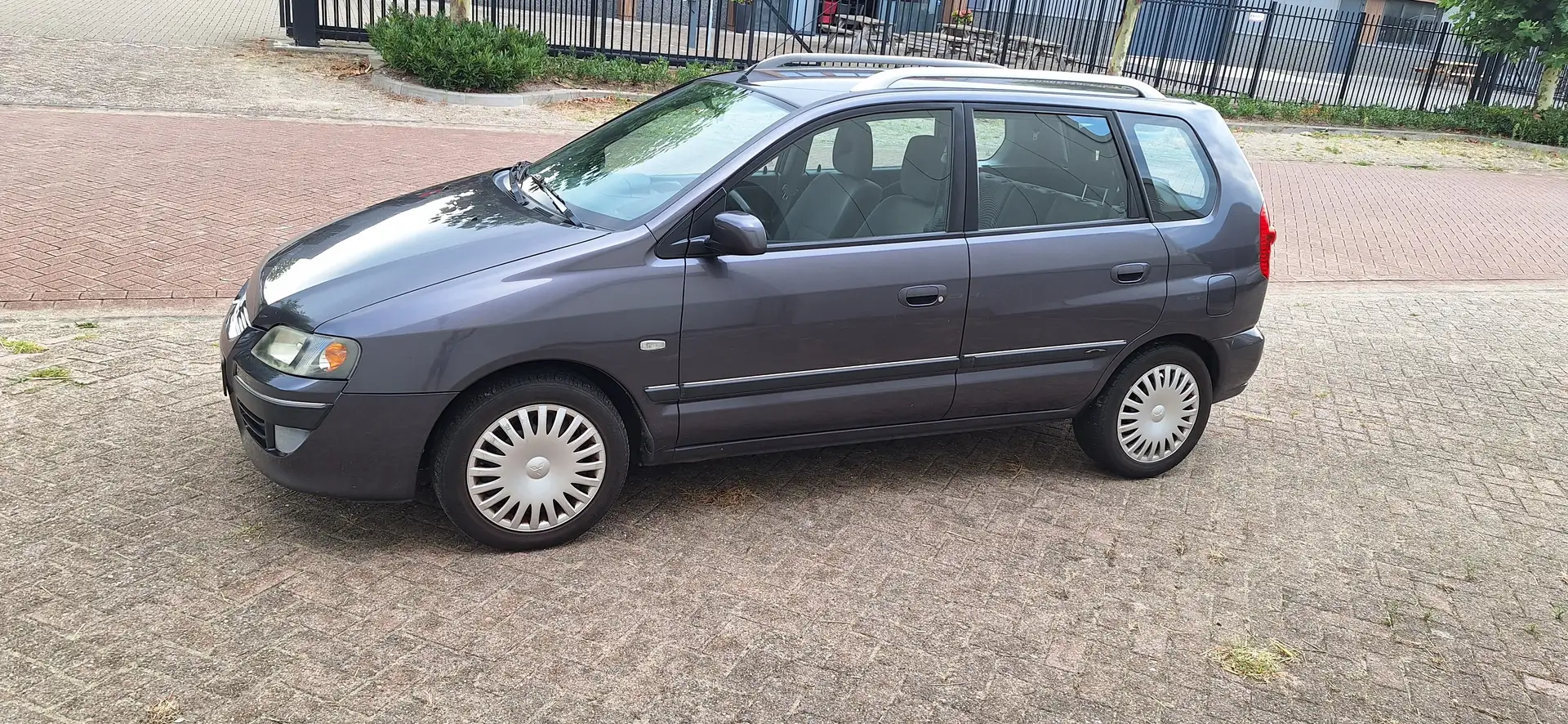 Mitsubishi Space Star 1.3 Family Inform Silver Gris - 1