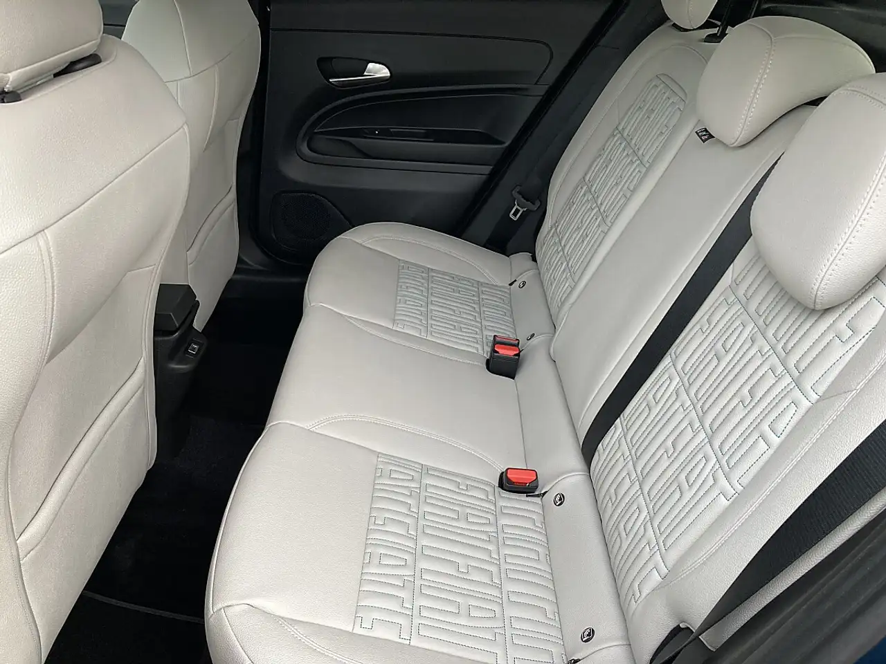 Fiat 600 Hybrid mHEV 110 6-Gang eDCT La Prima 14