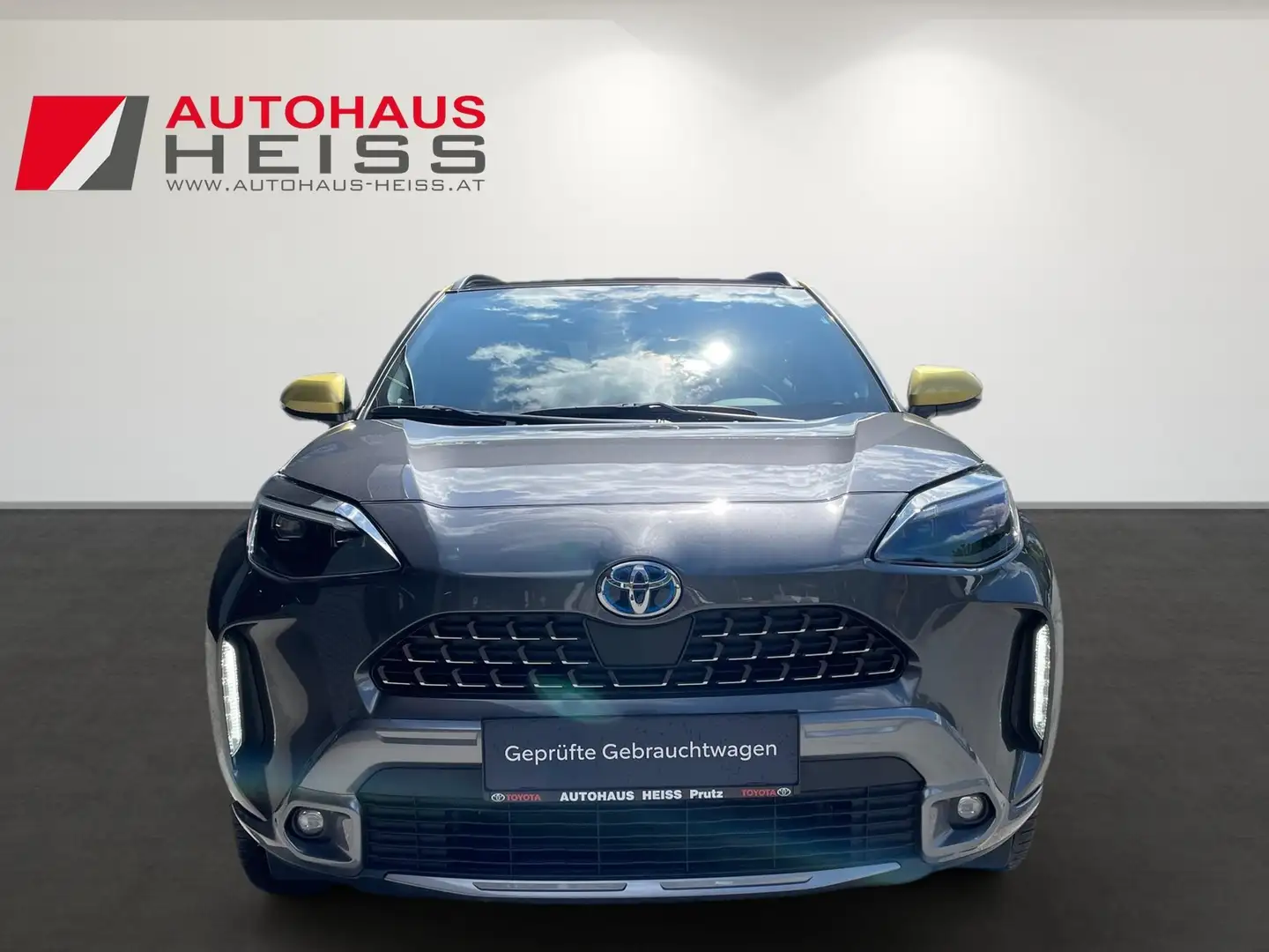 Toyota Yaris Cross Hybrid AWD-i Adventure * 8 fach Grau - 2