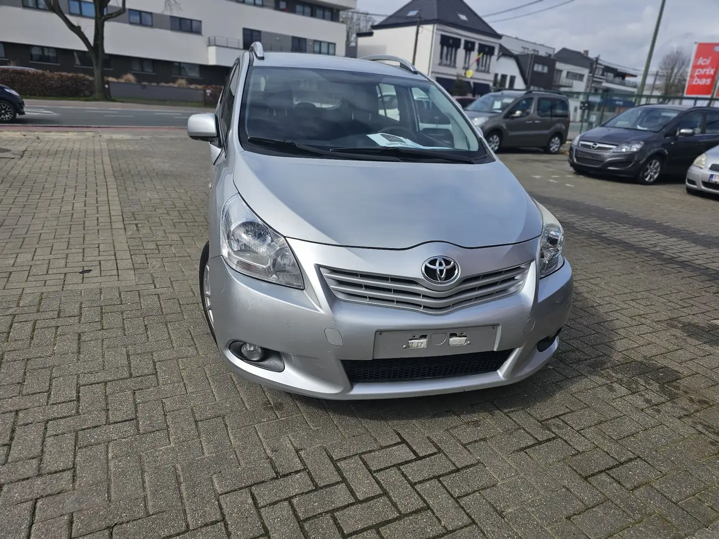 Toyota Verso 2.0 Diesel Euro 5 Airco (7 PLACES) Argent - 2