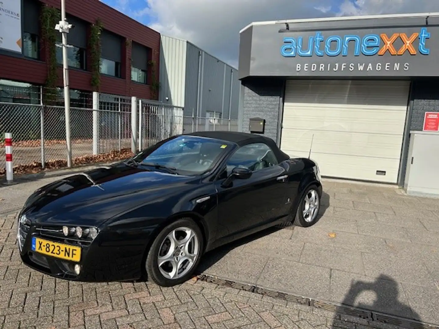 Alfa Romeo Spider 2.2 JTS Exclusive AIRCO I NAVIGATIE I LMV I ELEKTR Zwart - 1