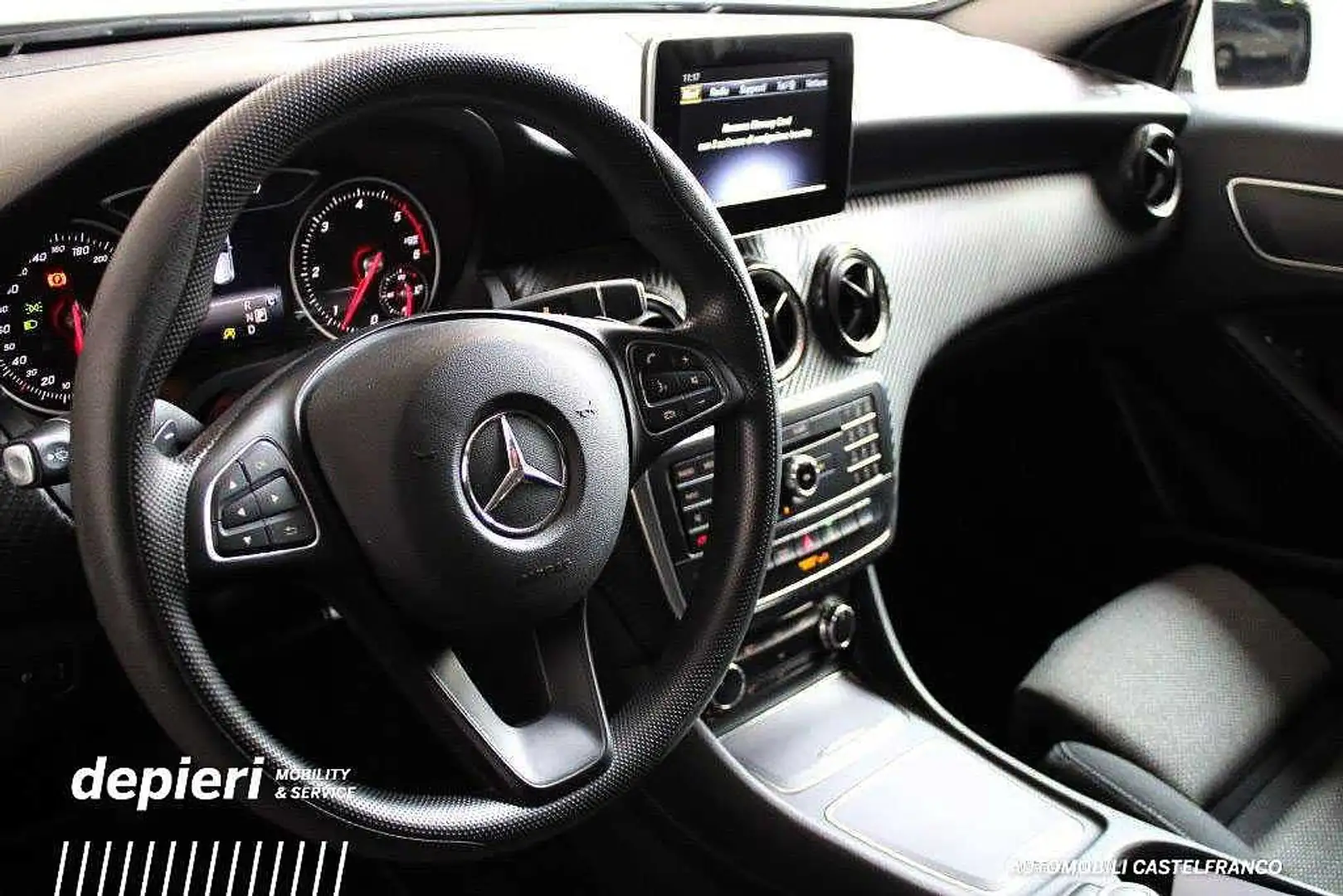 Mercedes-Benz GLA 200 d Automatic Executive Wit - 2