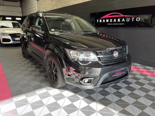 Fiat Freemont 2.0 Multijet 170 CV 4X4 Black Code 7 places - Camera de recul ges AV chauffants Distribution OK