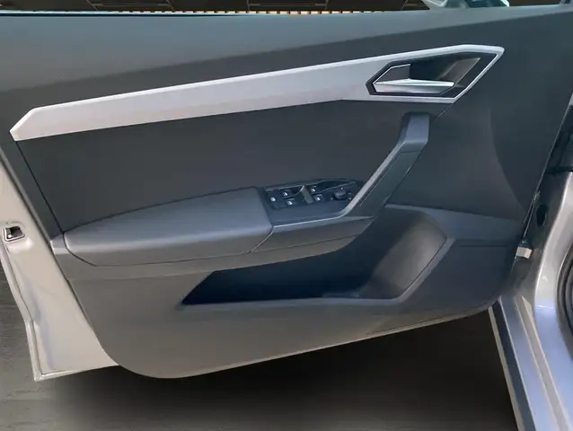 Seat Arona view 4